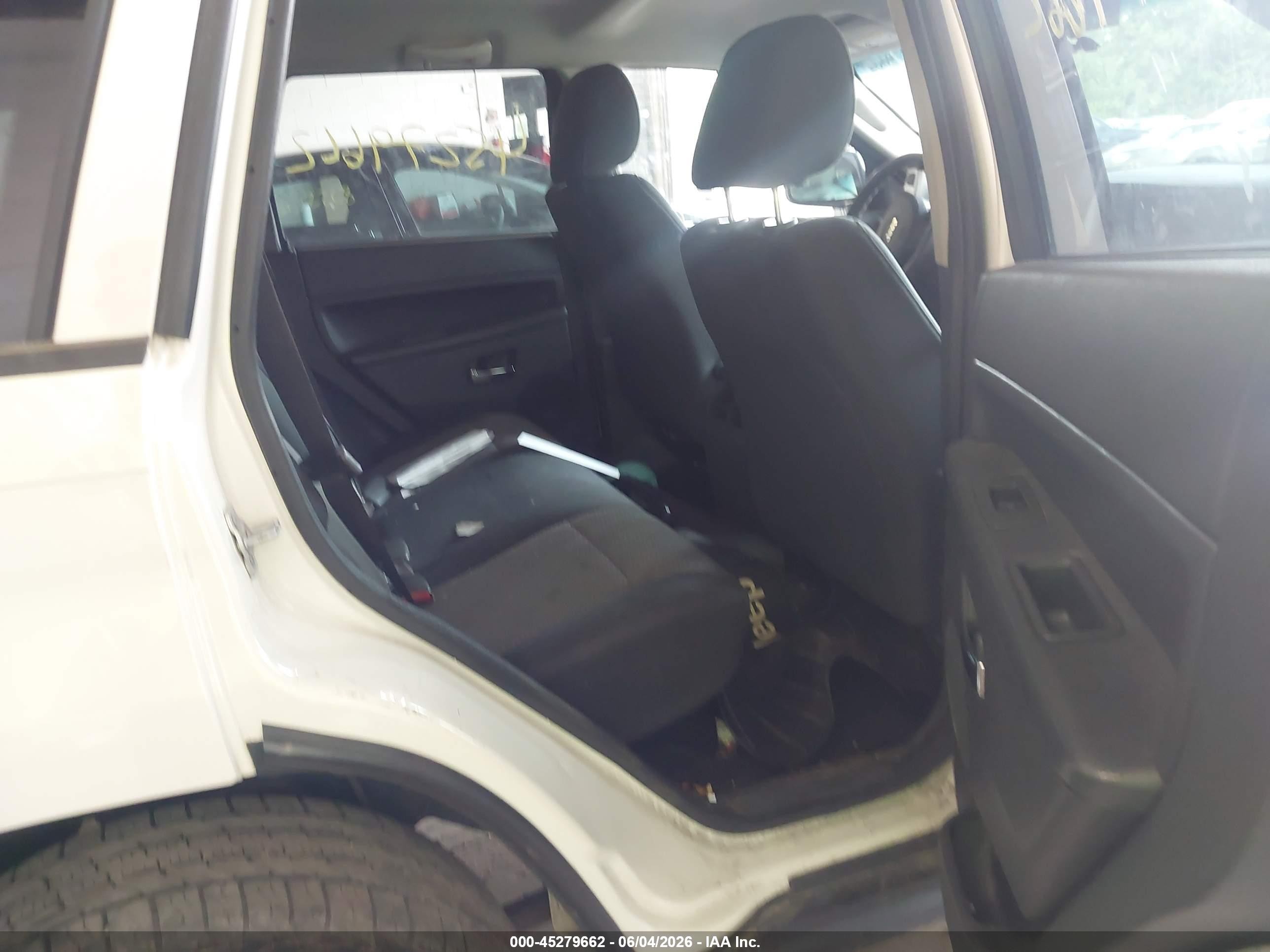 2010 Jeep Grand Cherokee Laredo White vin: 1J4PR4GK3AC160533