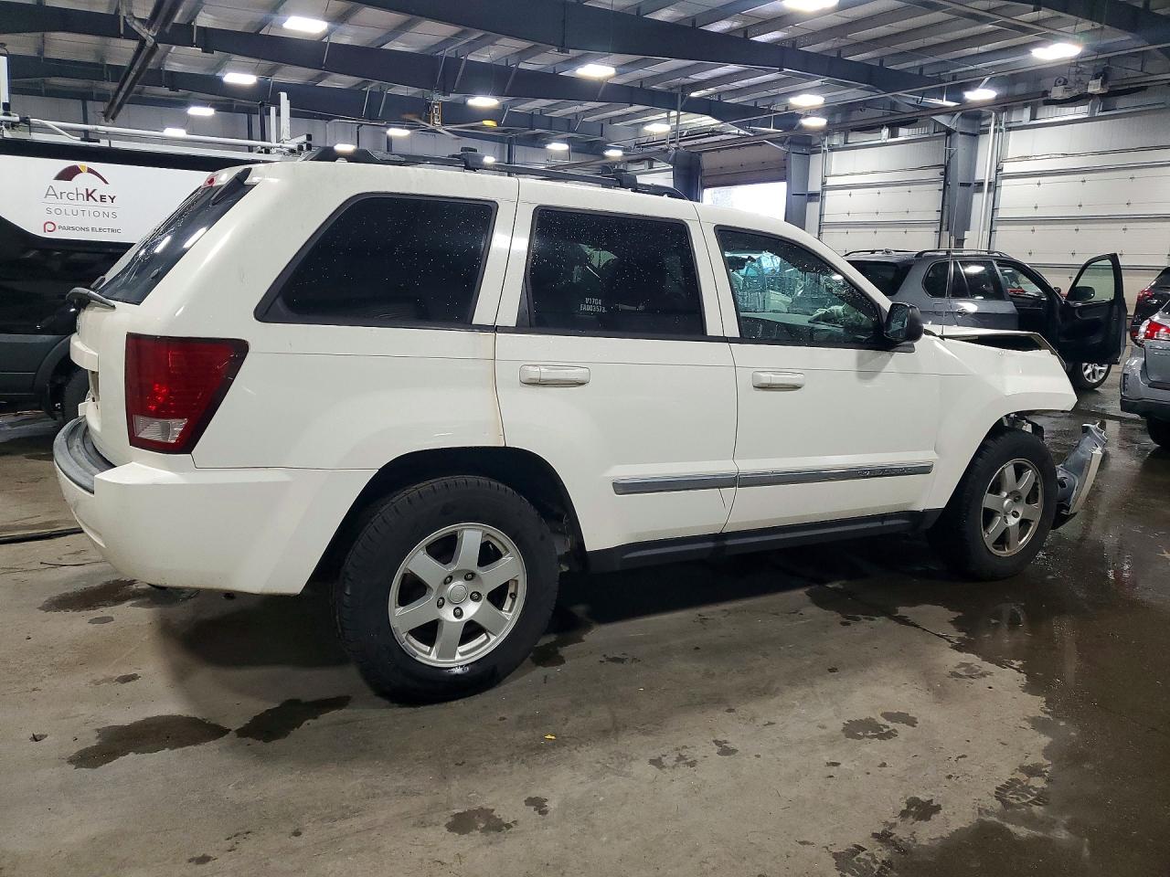 2010 Jeep Grand Cherokee Laredo White vin: 1J4PR4GK4AC116766