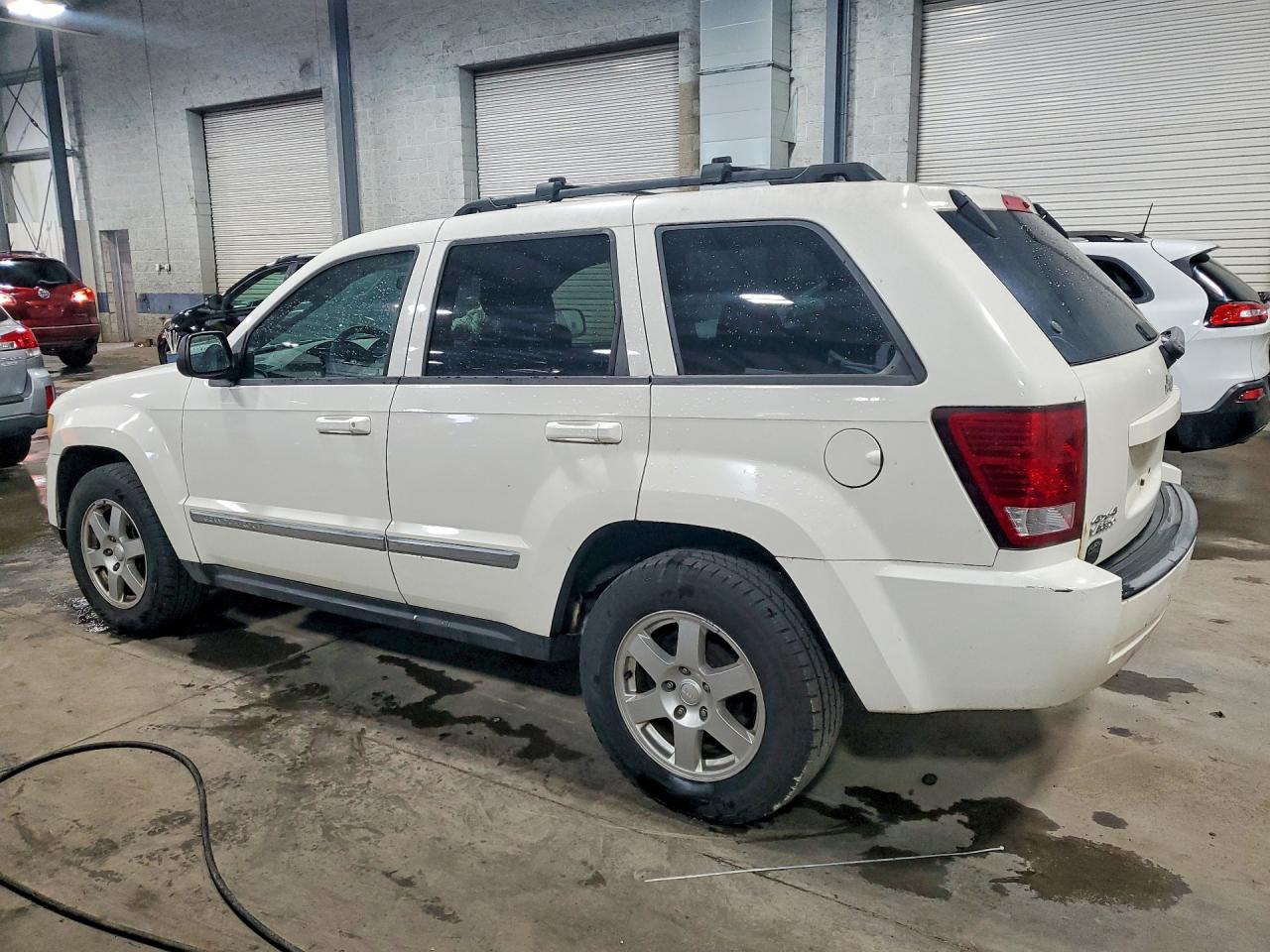 2010 Jeep Grand Cherokee Laredo White vin: 1J4PR4GK4AC116766