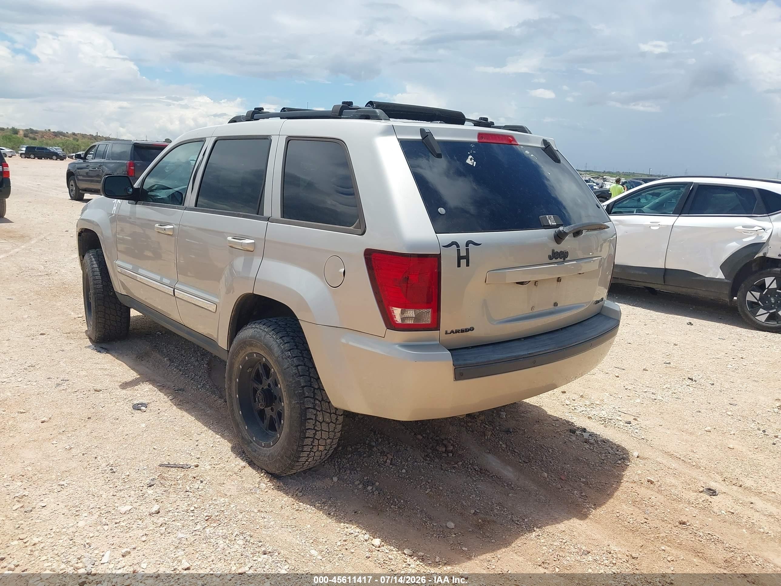 2010 Jeep Grand Cherokee Laredo Серебряный vin: 1J4PR4GK4AC120381