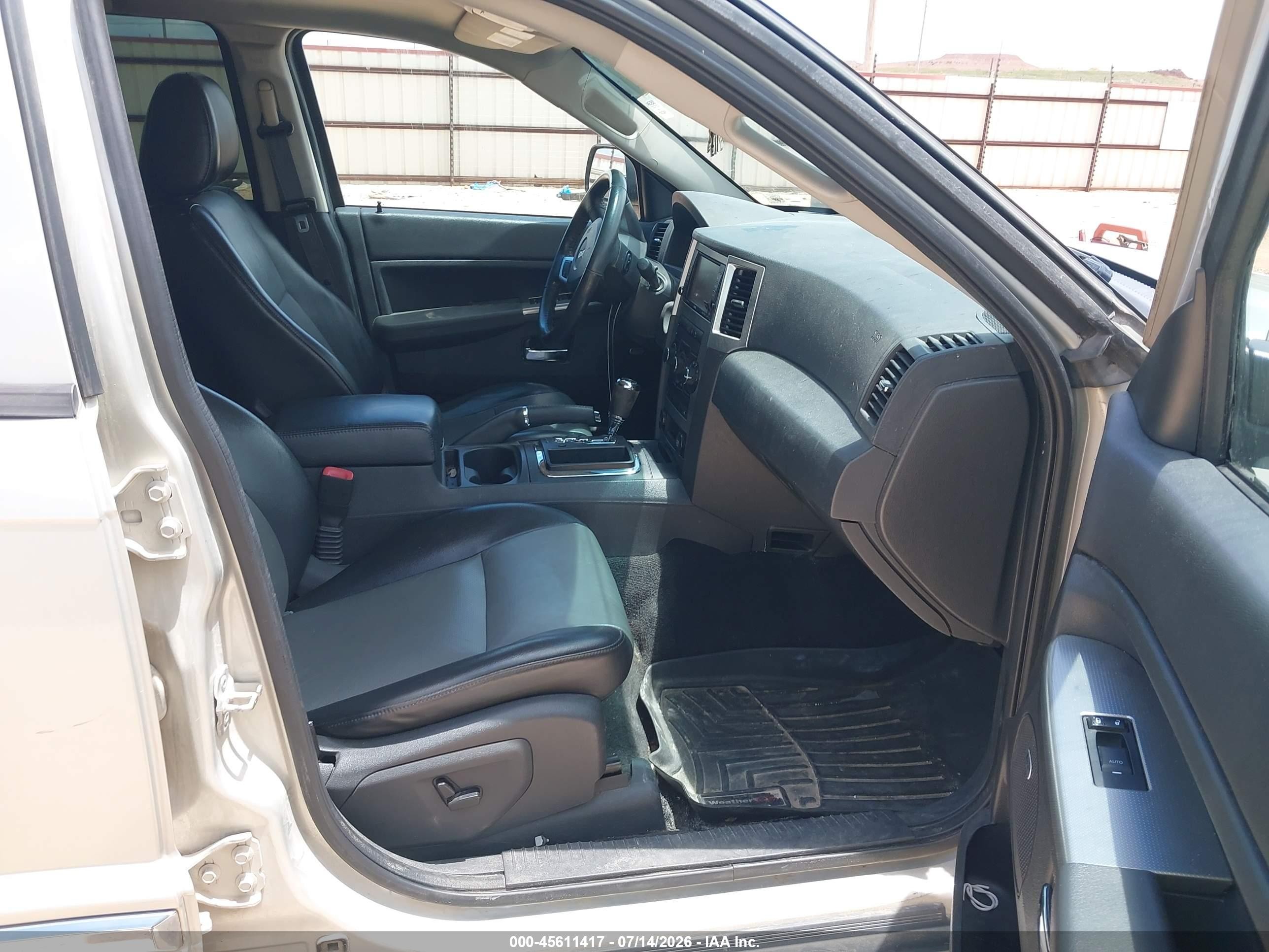 2010 Jeep Grand Cherokee Laredo Серебряный vin: 1J4PR4GK4AC120381