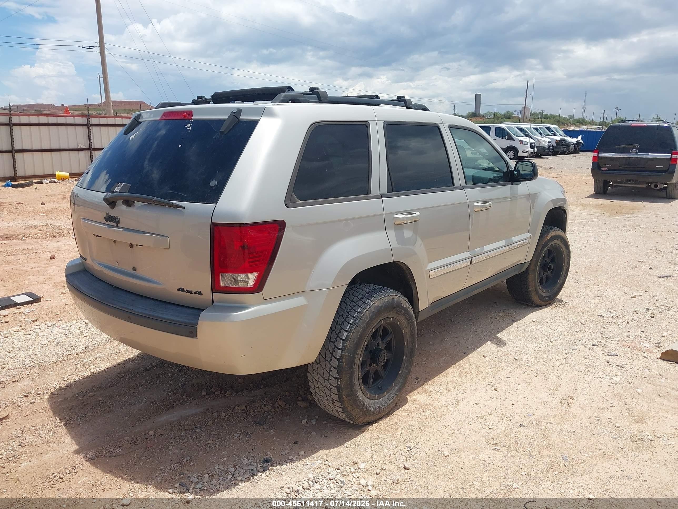 2010 Jeep Grand Cherokee Laredo Серебряный vin: 1J4PR4GK4AC120381