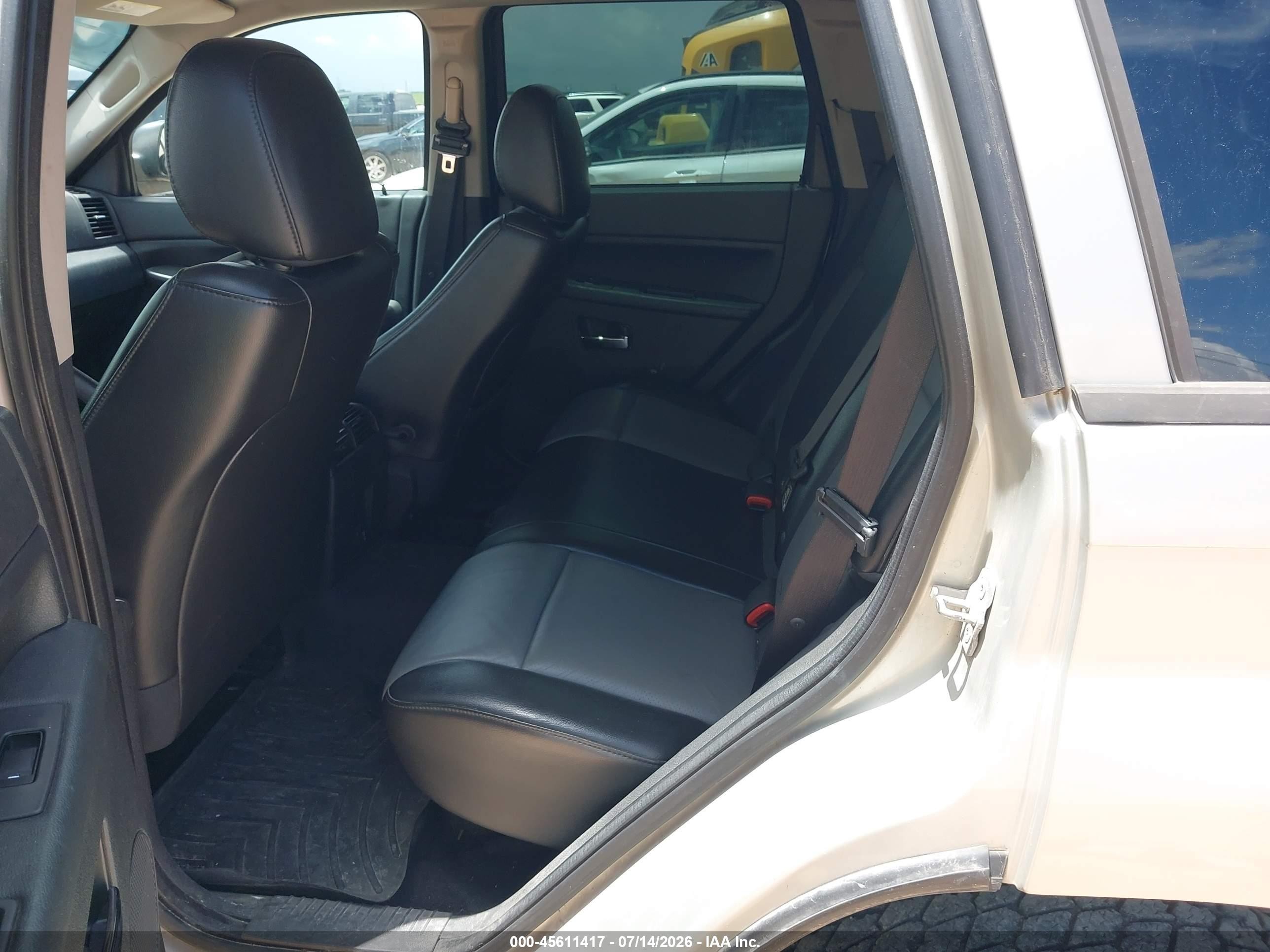 2010 Jeep Grand Cherokee Laredo Серебряный vin: 1J4PR4GK4AC120381
