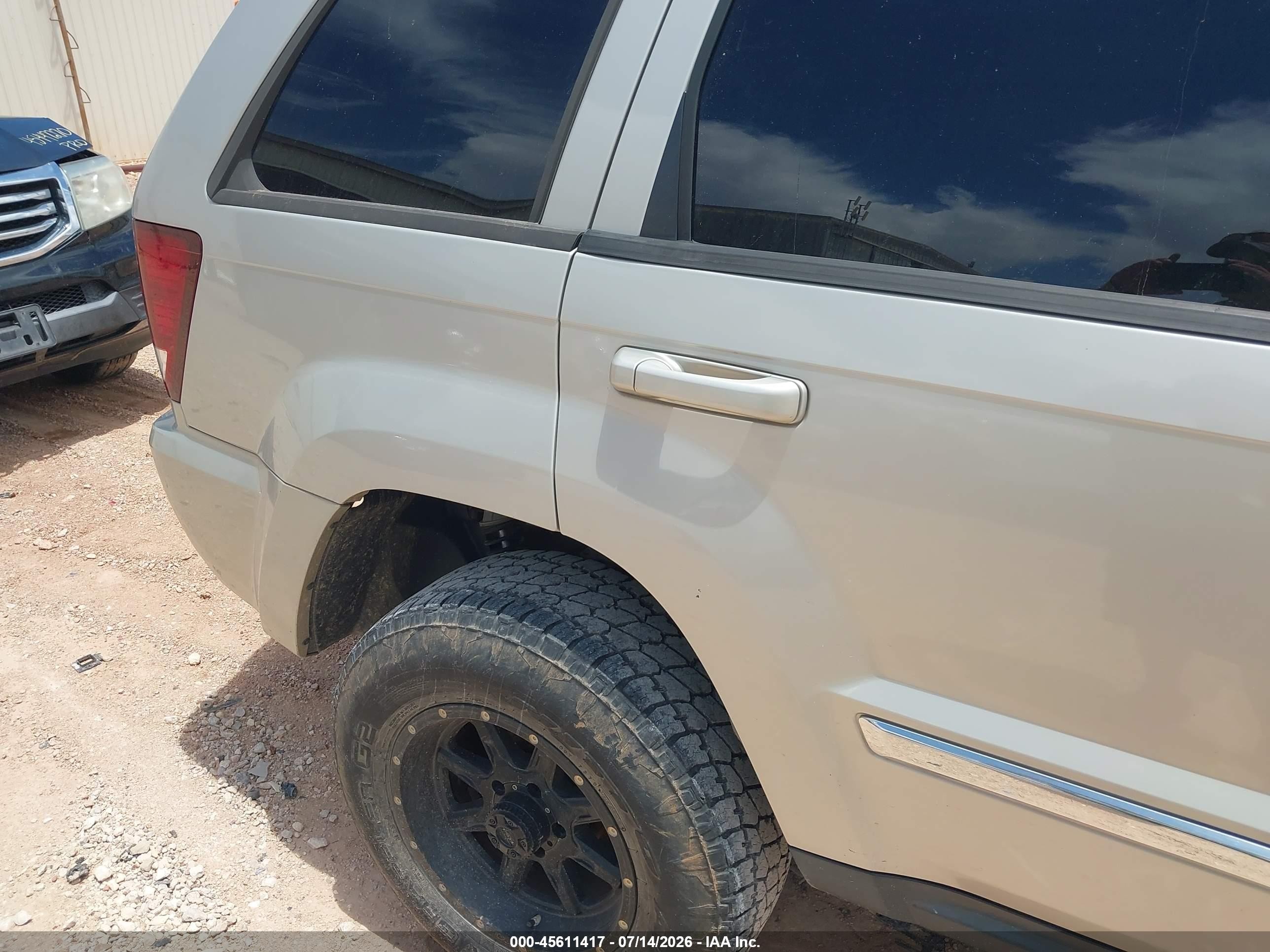 2010 Jeep Grand Cherokee Laredo Серебряный vin: 1J4PR4GK4AC120381
