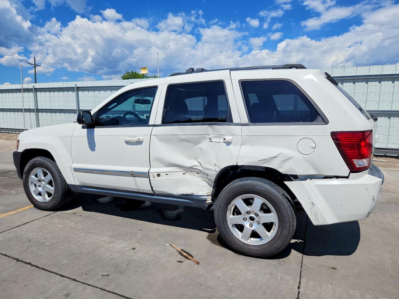 2010 Jeep Grand Cherokee Laredo Белый vin: 1J4PR4GK5AC127338
