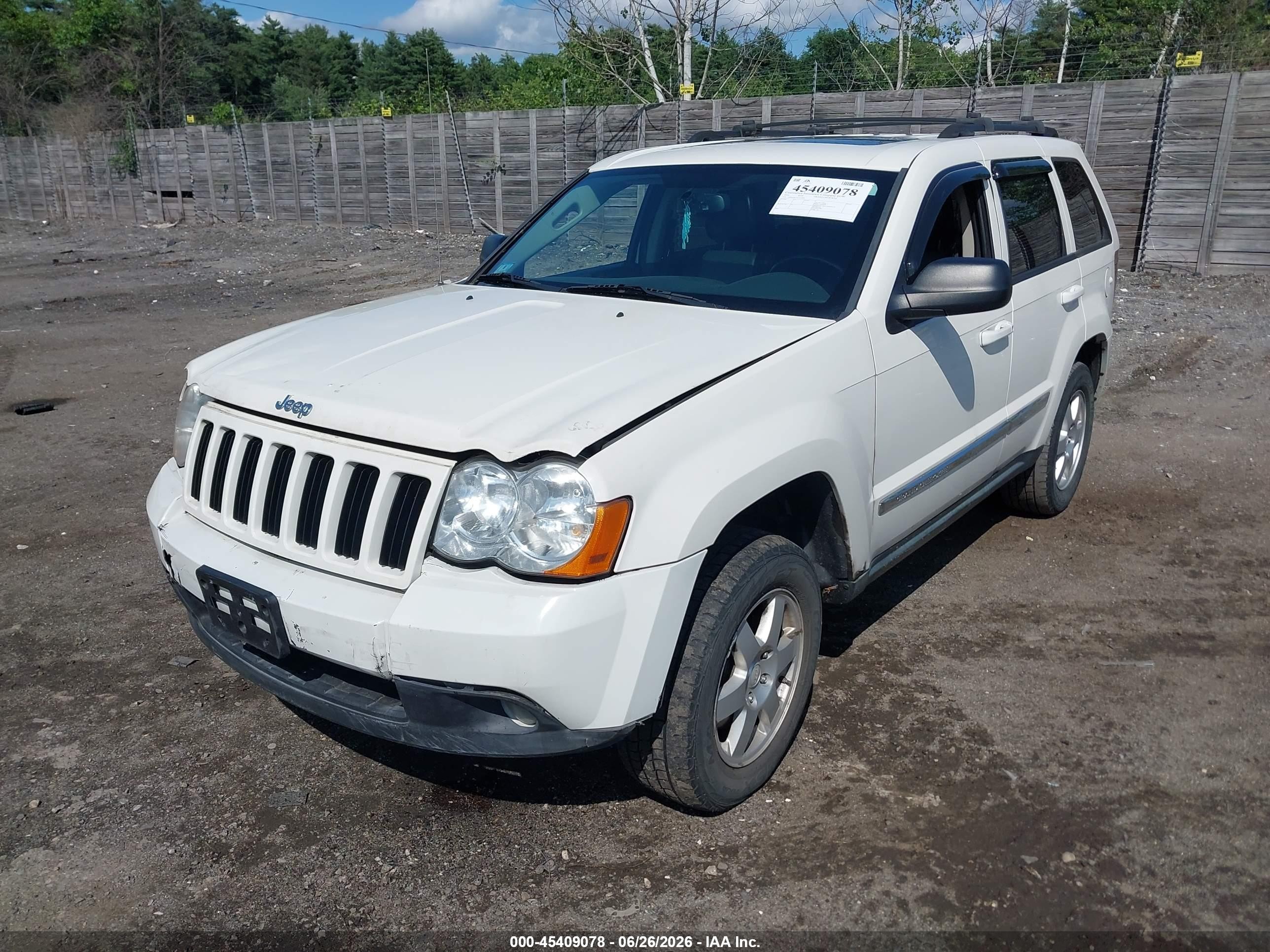 2010 Jeep Grand Cherokee Laredo White vin: 1J4PR4GK5AC143099