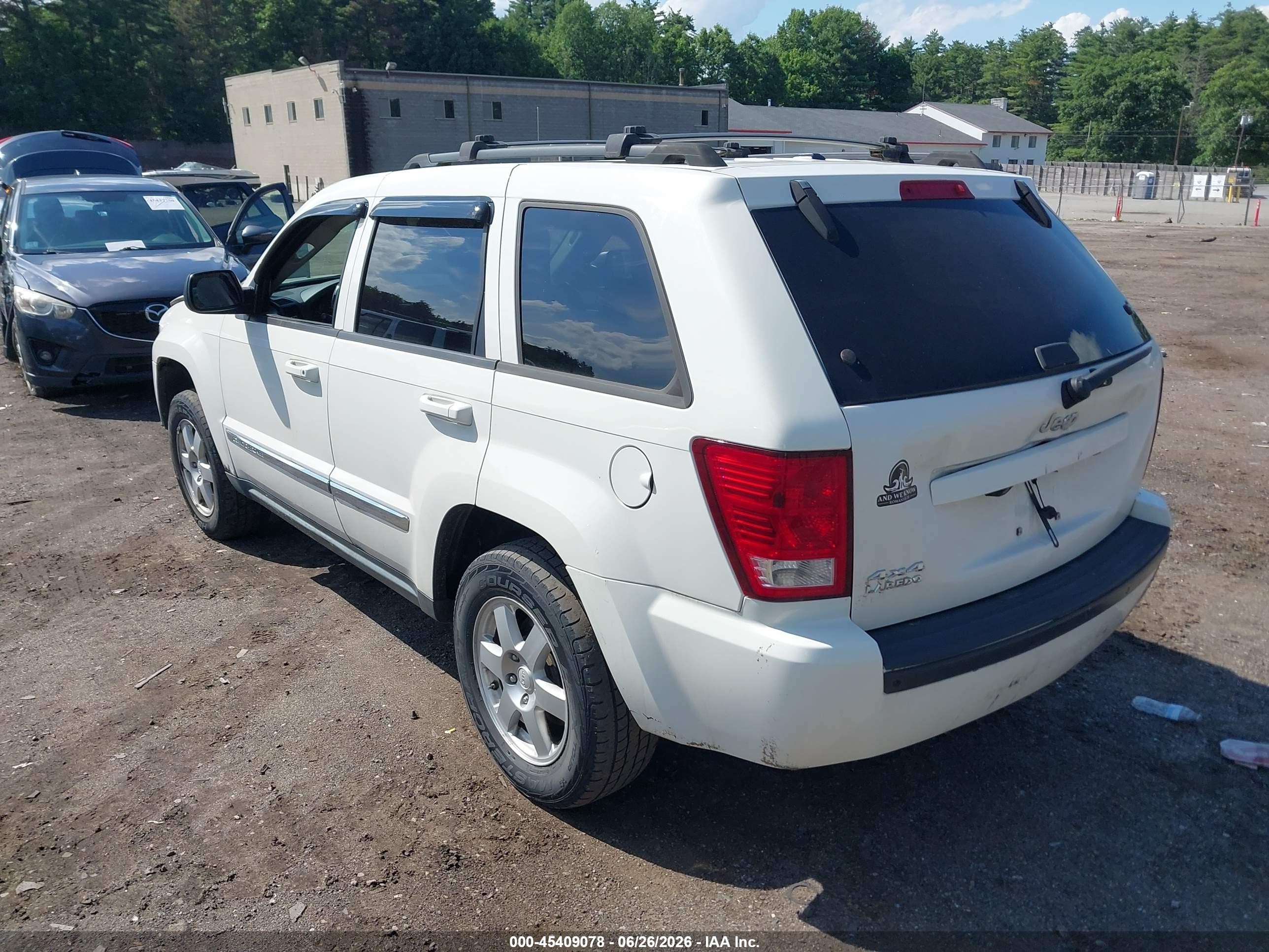 2010 Jeep Grand Cherokee Laredo White vin: 1J4PR4GK5AC143099