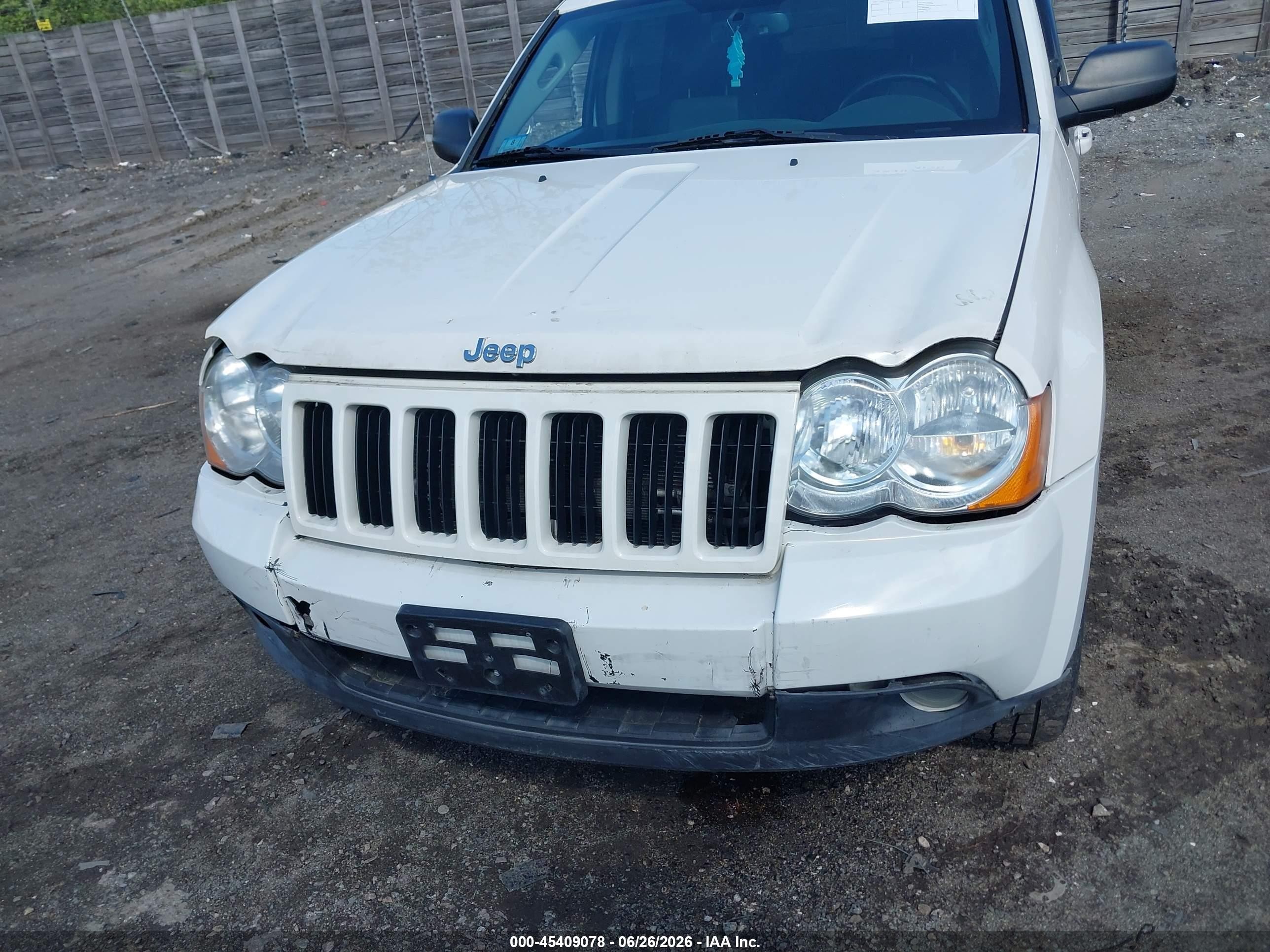 2010 Jeep Grand Cherokee Laredo White vin: 1J4PR4GK5AC143099