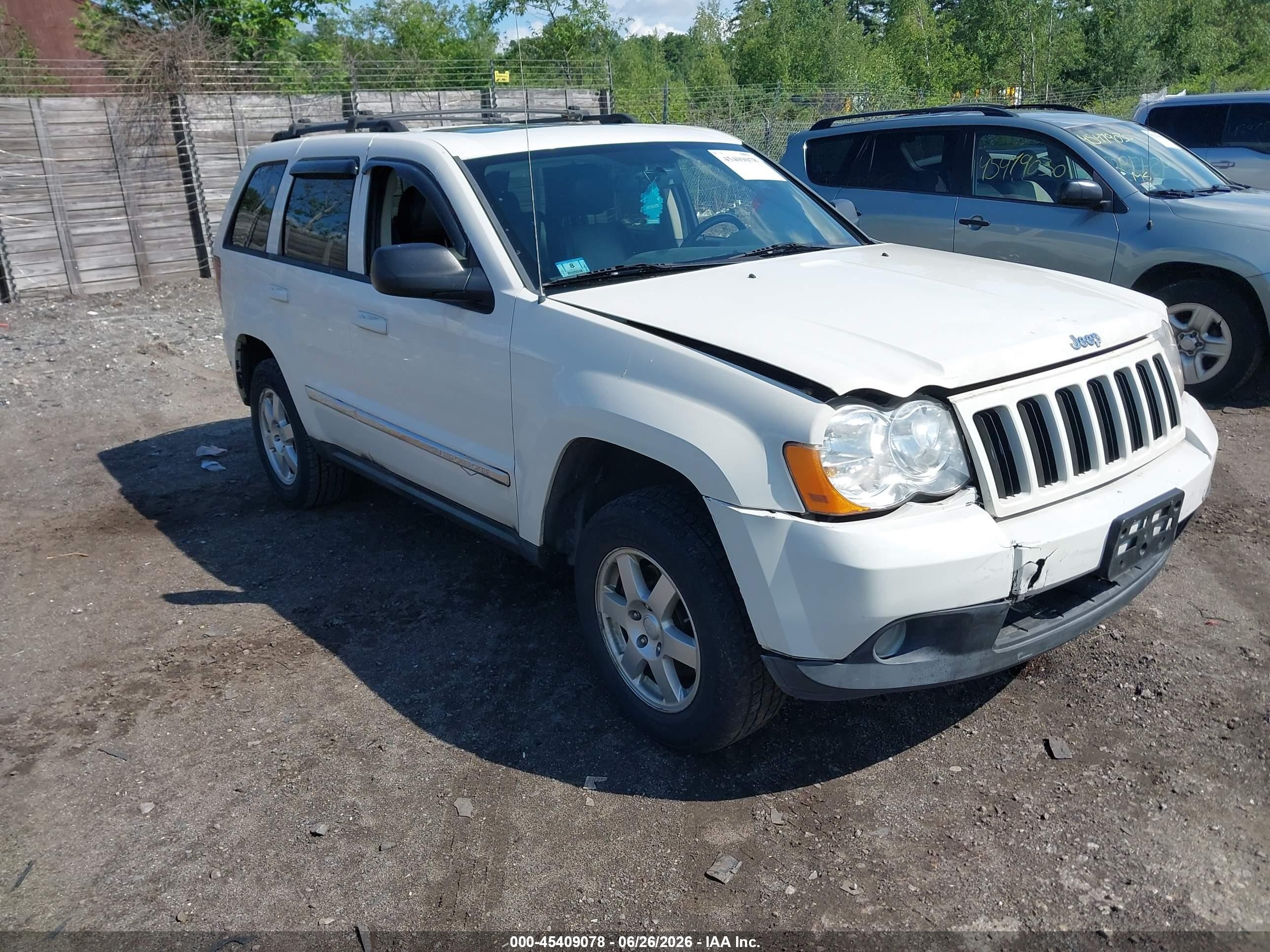 2010 Jeep Grand Cherokee Laredo White vin: 1J4PR4GK5AC143099