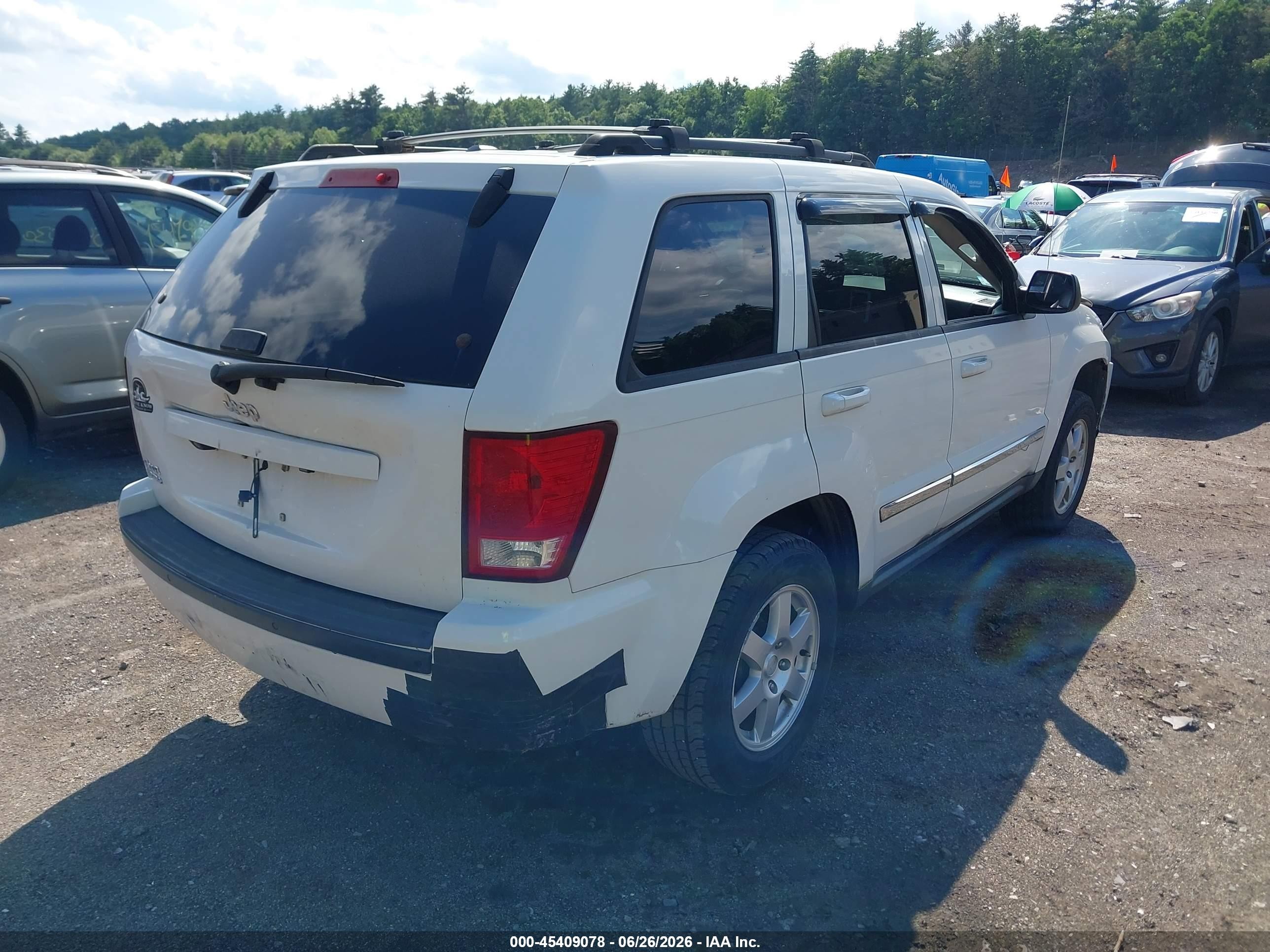 2010 Jeep Grand Cherokee Laredo White vin: 1J4PR4GK5AC143099