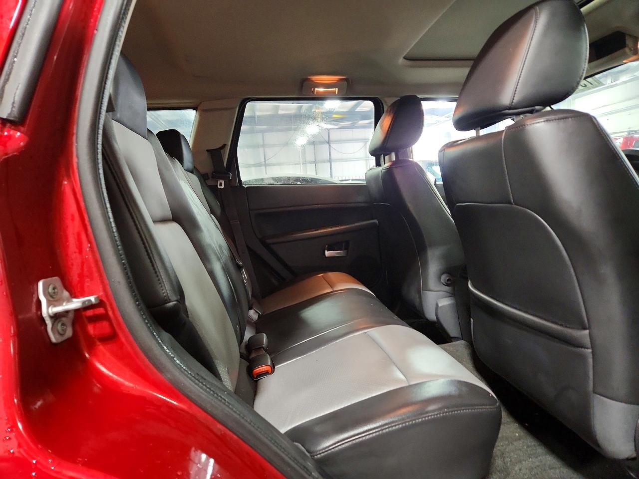 2010 Jeep Grand Cherokee Laredo Red vin: 1J4PR4GK5AC152207
