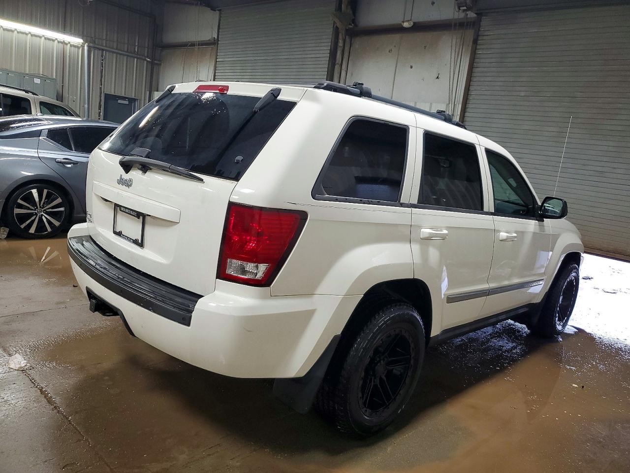 2010 Jeep Grand Cherokee Laredo White vin: 1J4PR4GK5AC152210
