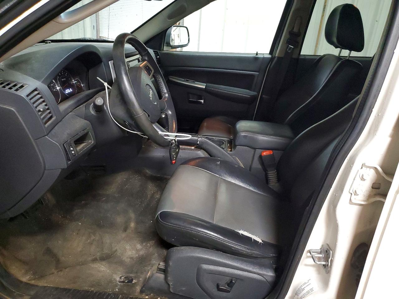 2010 Jeep Grand Cherokee Laredo White vin: 1J4PR4GK5AC152210