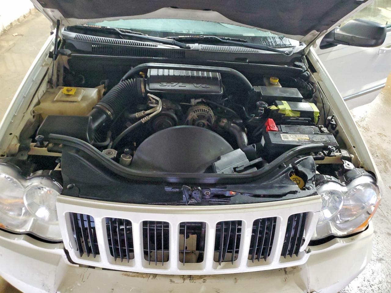 2010 Jeep Grand Cherokee Laredo White vin: 1J4PR4GK5AC152210