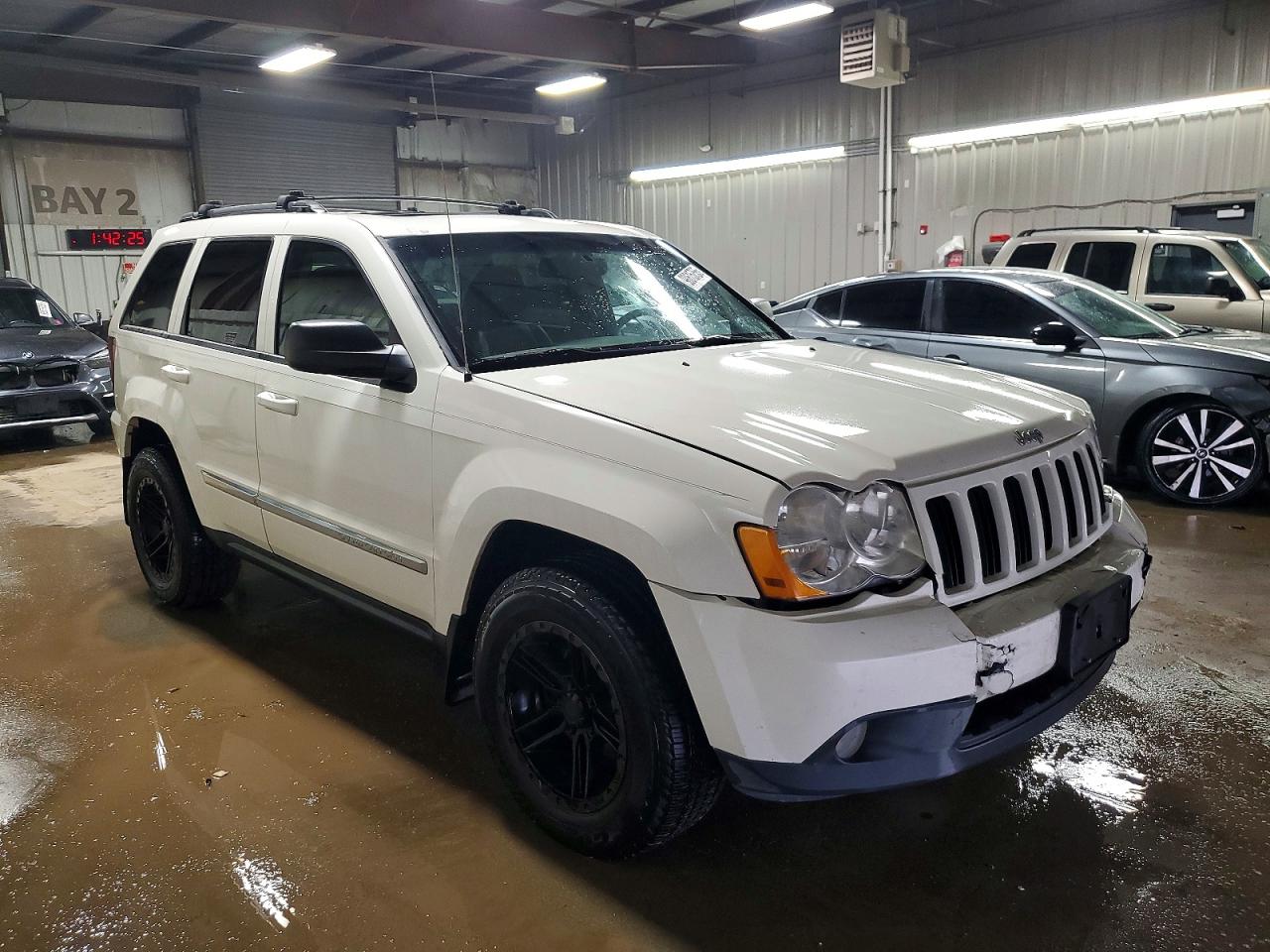 2010 Jeep Grand Cherokee Laredo White vin: 1J4PR4GK5AC152210
