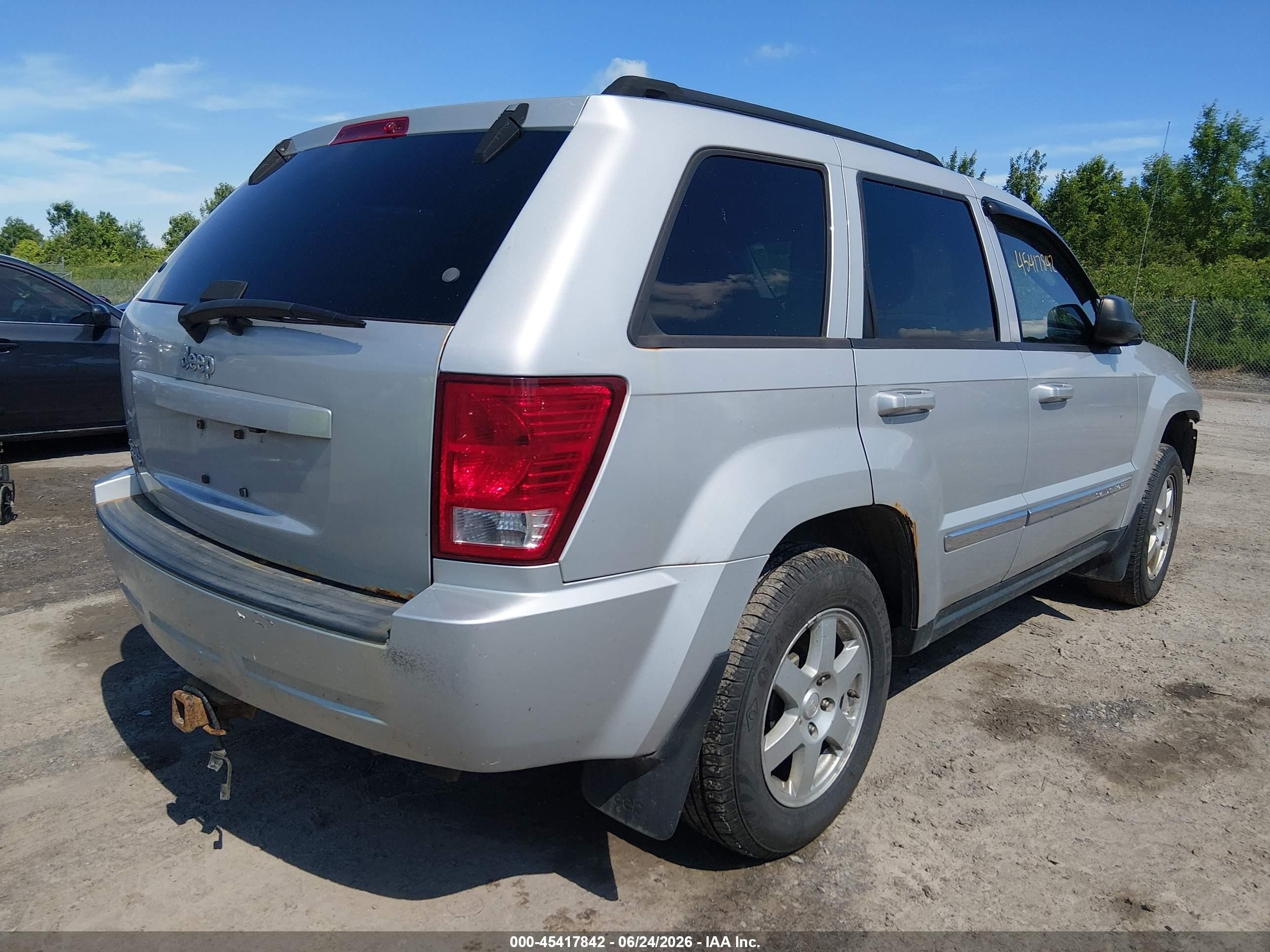 2010 Jeep Grand Cherokee Laredo Silver vin: 1J4PR4GK6AC125582