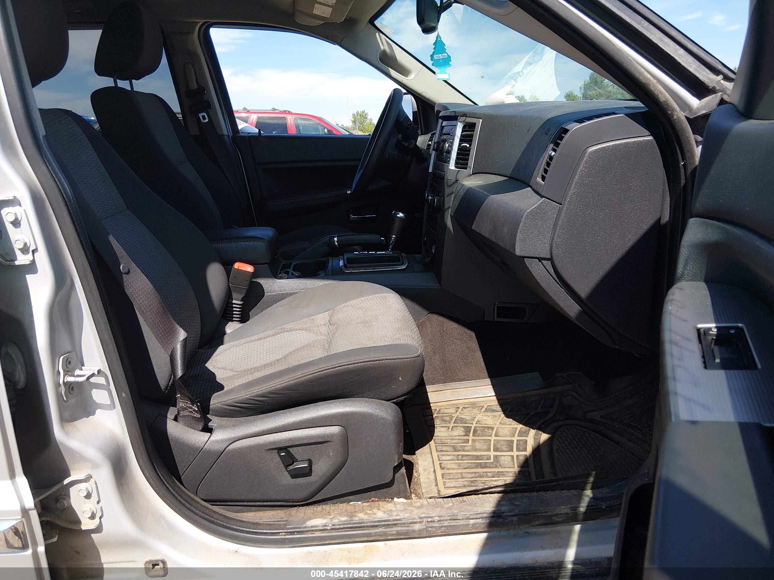 2010 Jeep Grand Cherokee Laredo Silver vin: 1J4PR4GK6AC125582