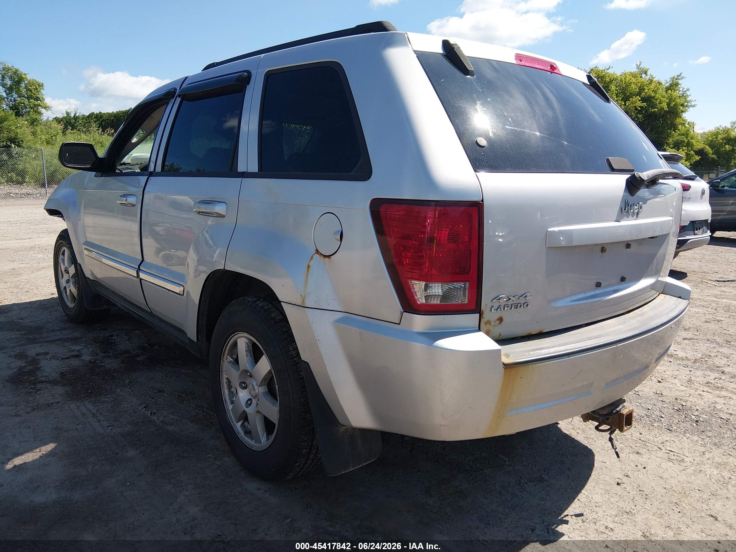 2010 Jeep Grand Cherokee Laredo Silver vin: 1J4PR4GK6AC125582