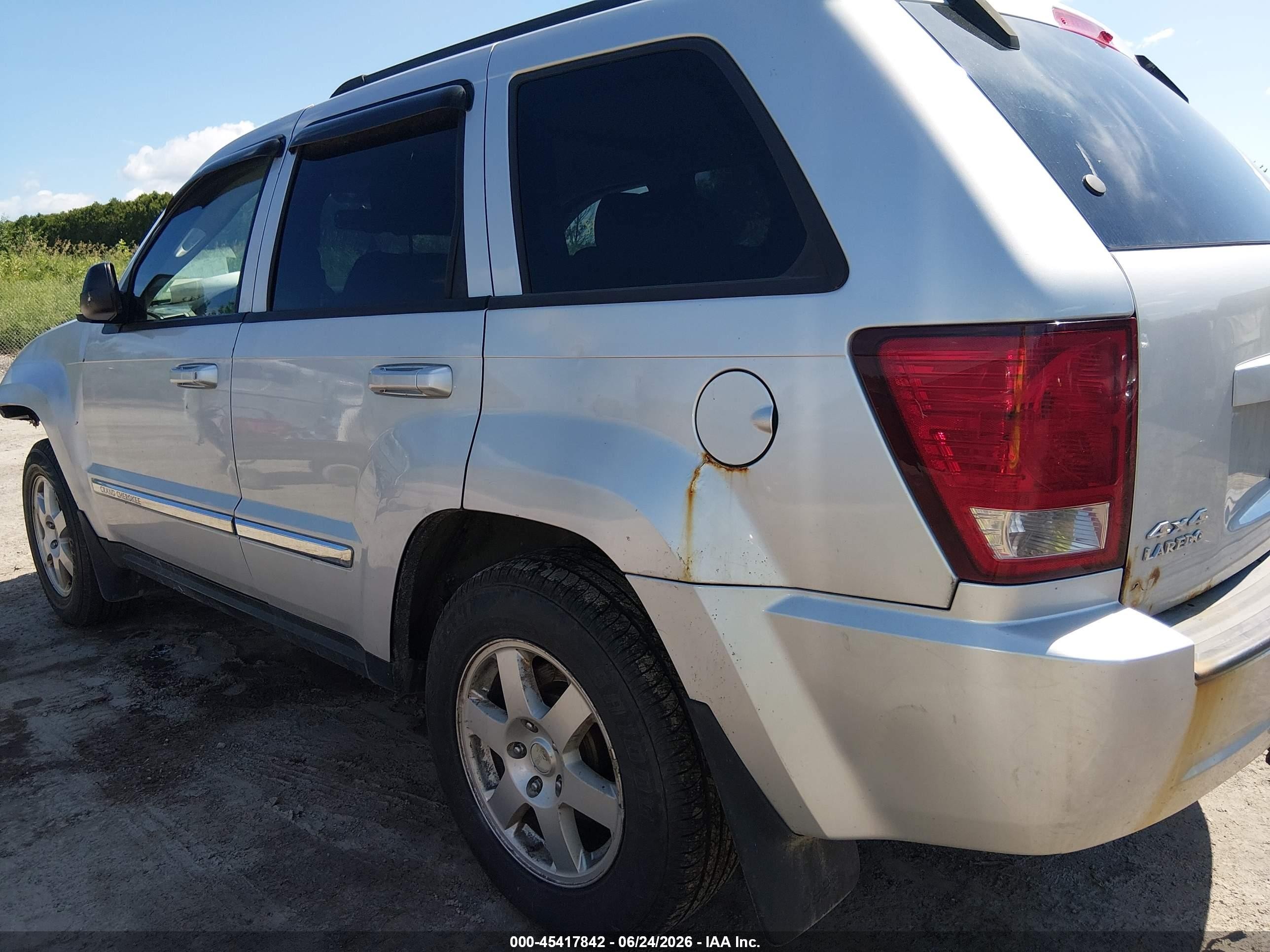 2010 Jeep Grand Cherokee Laredo Silver vin: 1J4PR4GK6AC125582