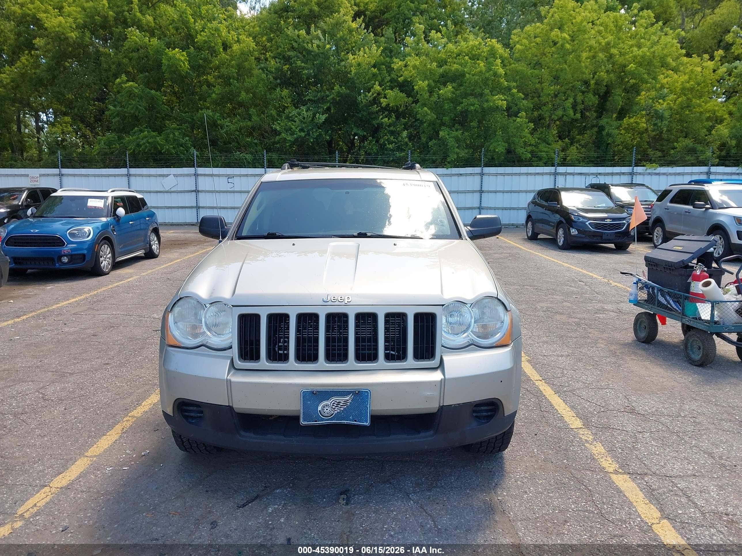 2010 Jeep Grand Cherokee Laredo Silver vin: 1J4PR4GK7AC105292