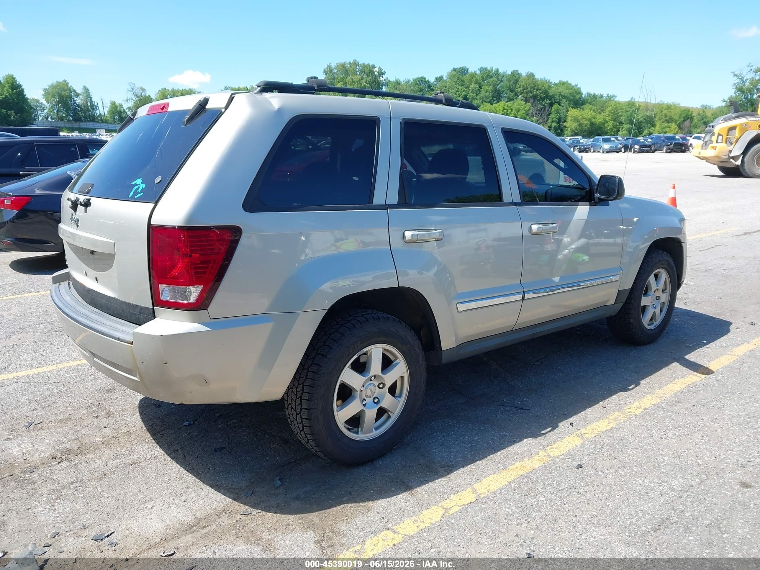 2010 Jeep Grand Cherokee Laredo Silver vin: 1J4PR4GK7AC105292