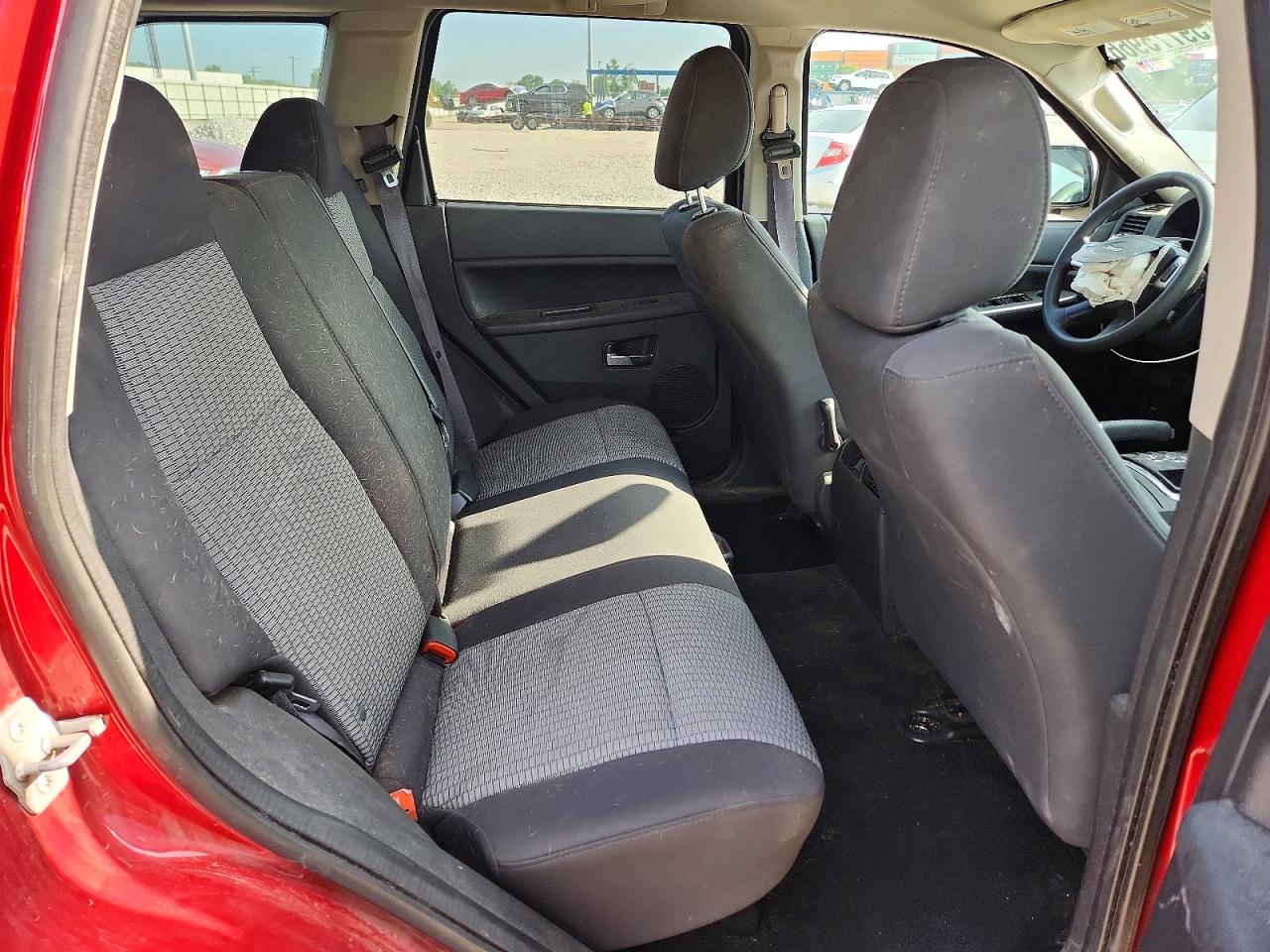 2010 Jeep Grand Cherokee Laredo Red vin: 1J4PR4GK7AC115174