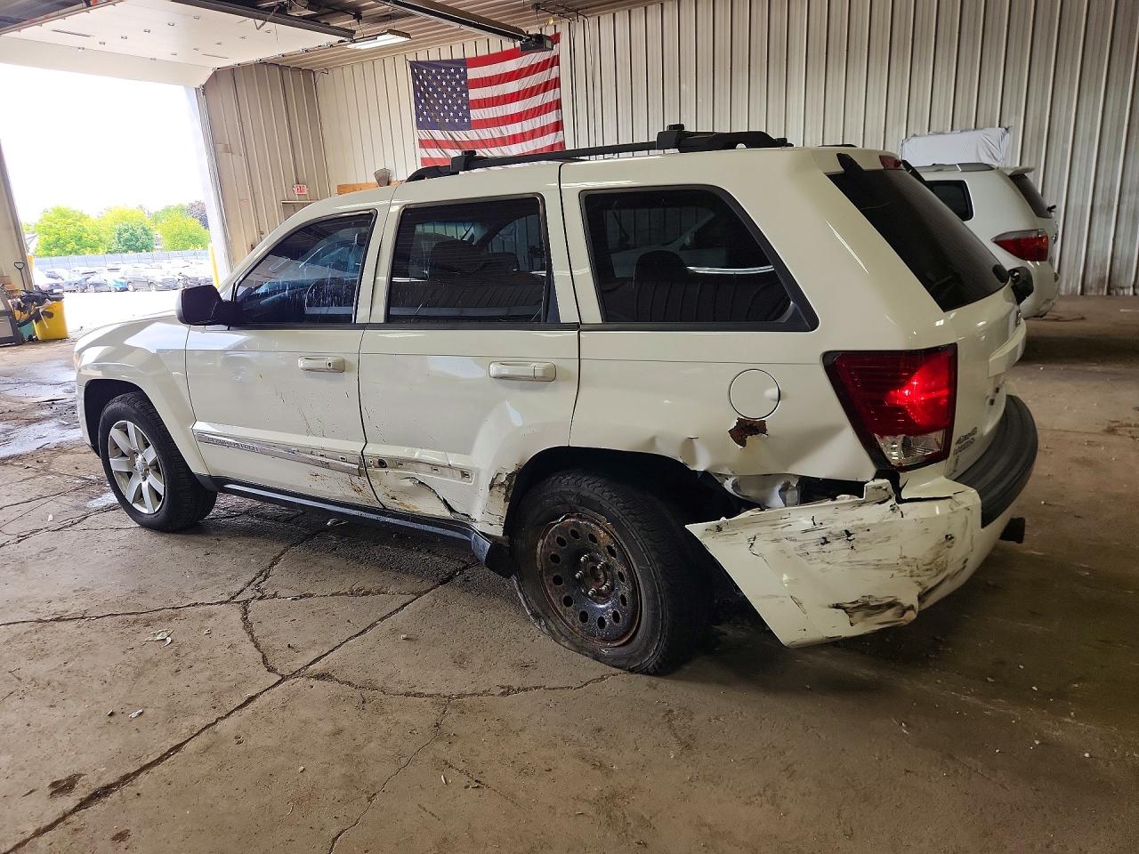 2010 Jeep Grand Cherokee Laredo White vin: 1J4PR4GK7AC143928