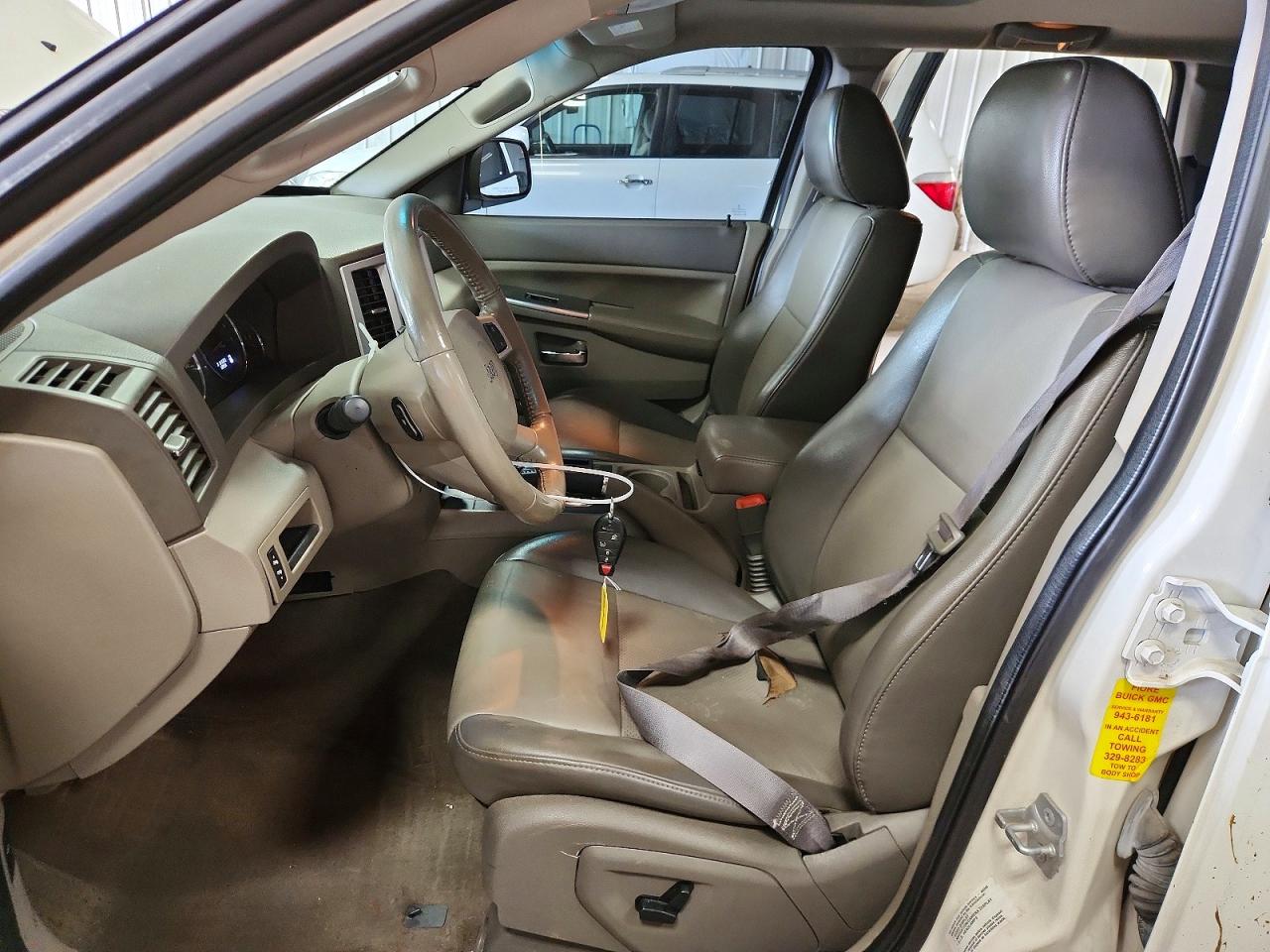 2010 Jeep Grand Cherokee Laredo White vin: 1J4PR4GK7AC143928