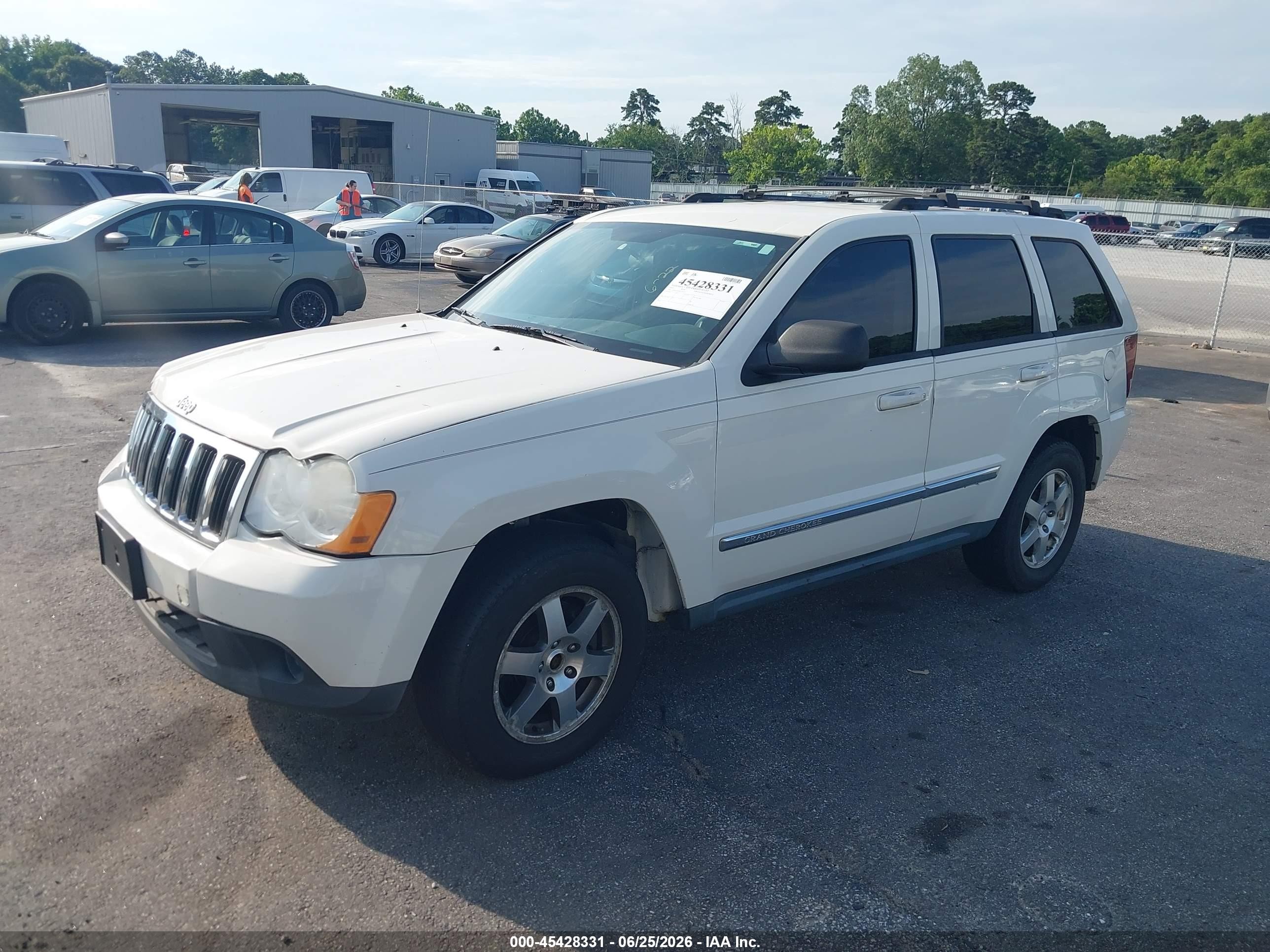 2010 Jeep Grand Cherokee Laredo White vin: 1J4PR4GK8AC103227