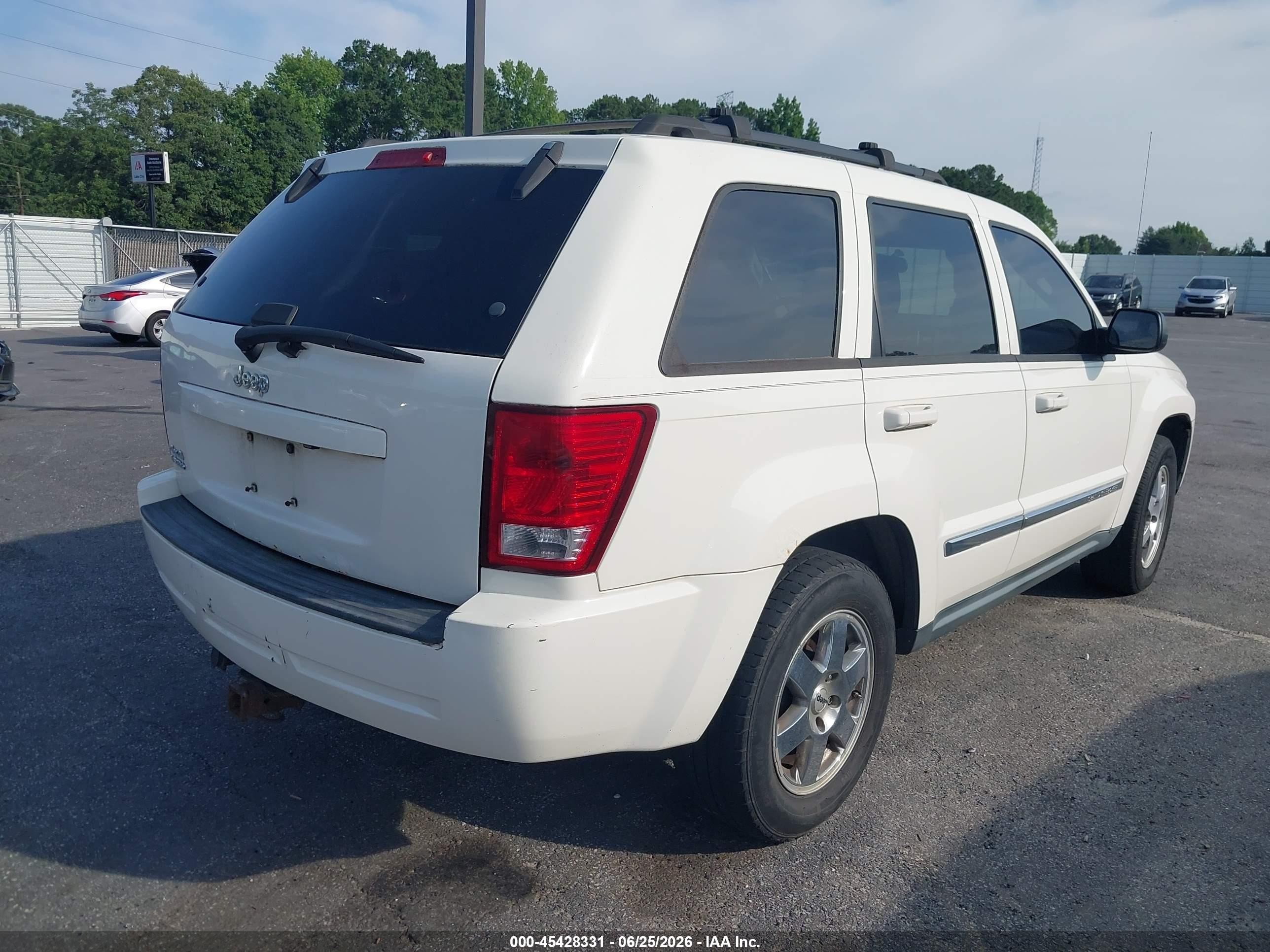 2010 Jeep Grand Cherokee Laredo White vin: 1J4PR4GK8AC103227