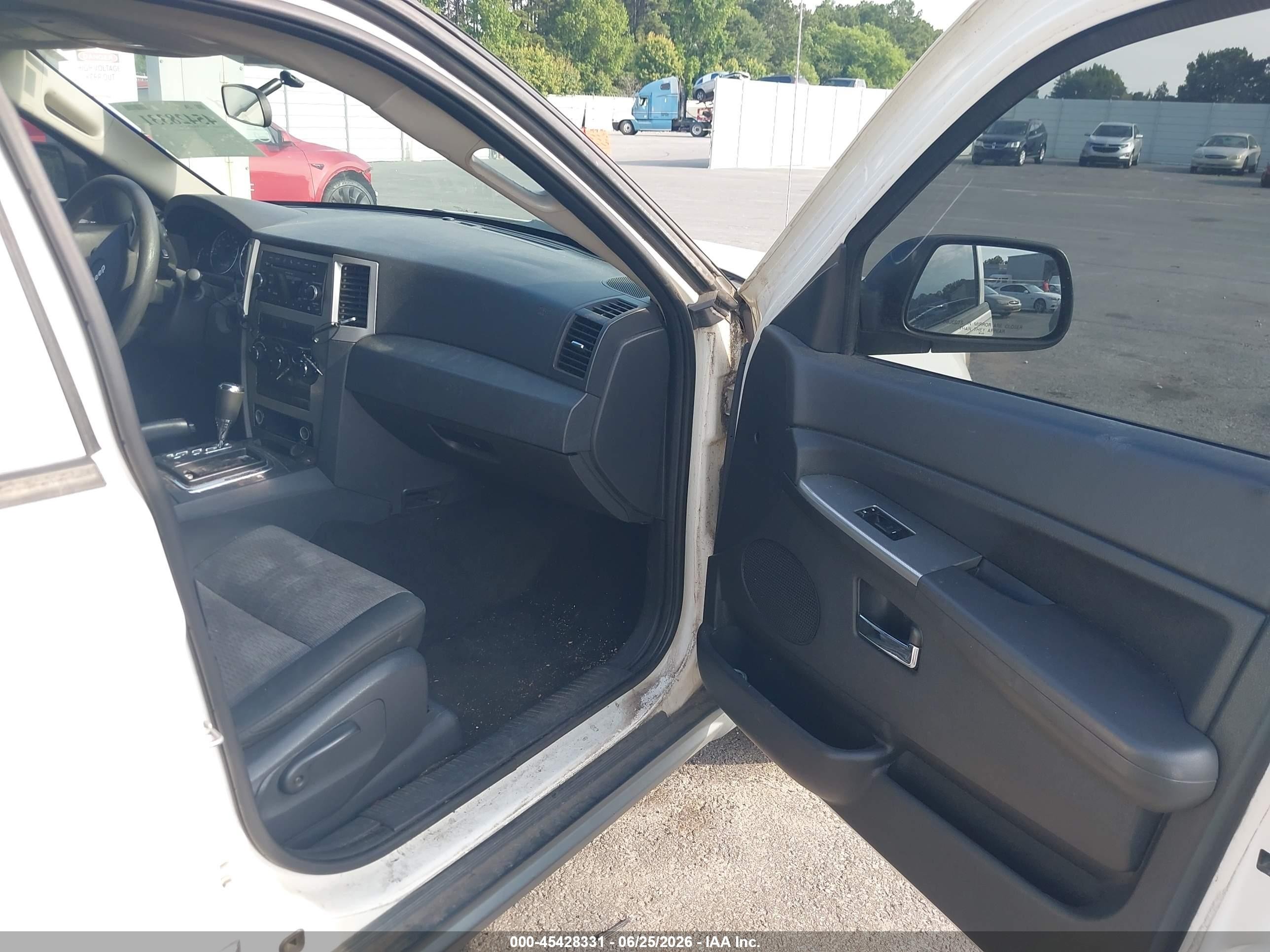 2010 Jeep Grand Cherokee Laredo White vin: 1J4PR4GK8AC103227