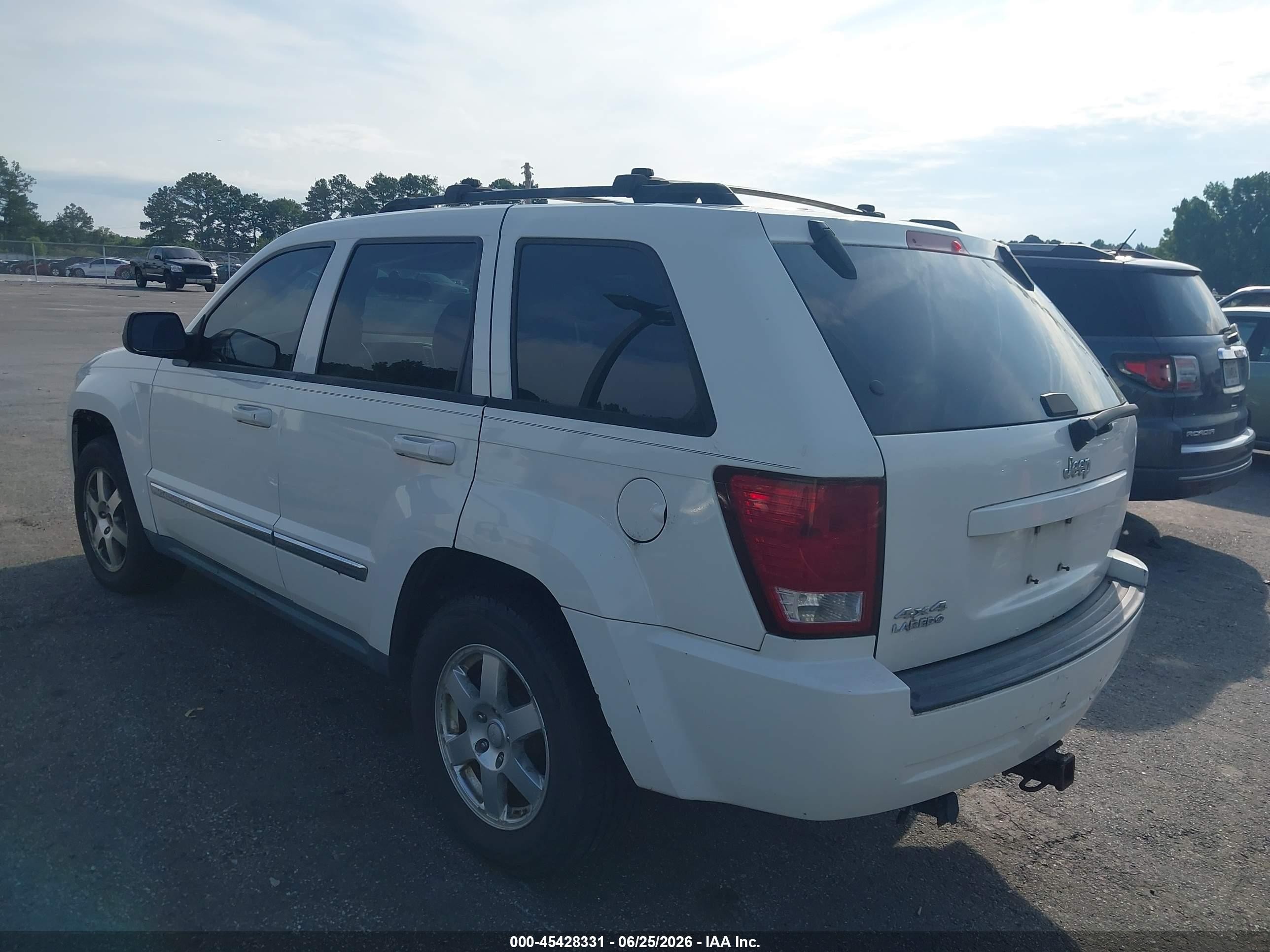 2010 Jeep Grand Cherokee Laredo White vin: 1J4PR4GK8AC103227