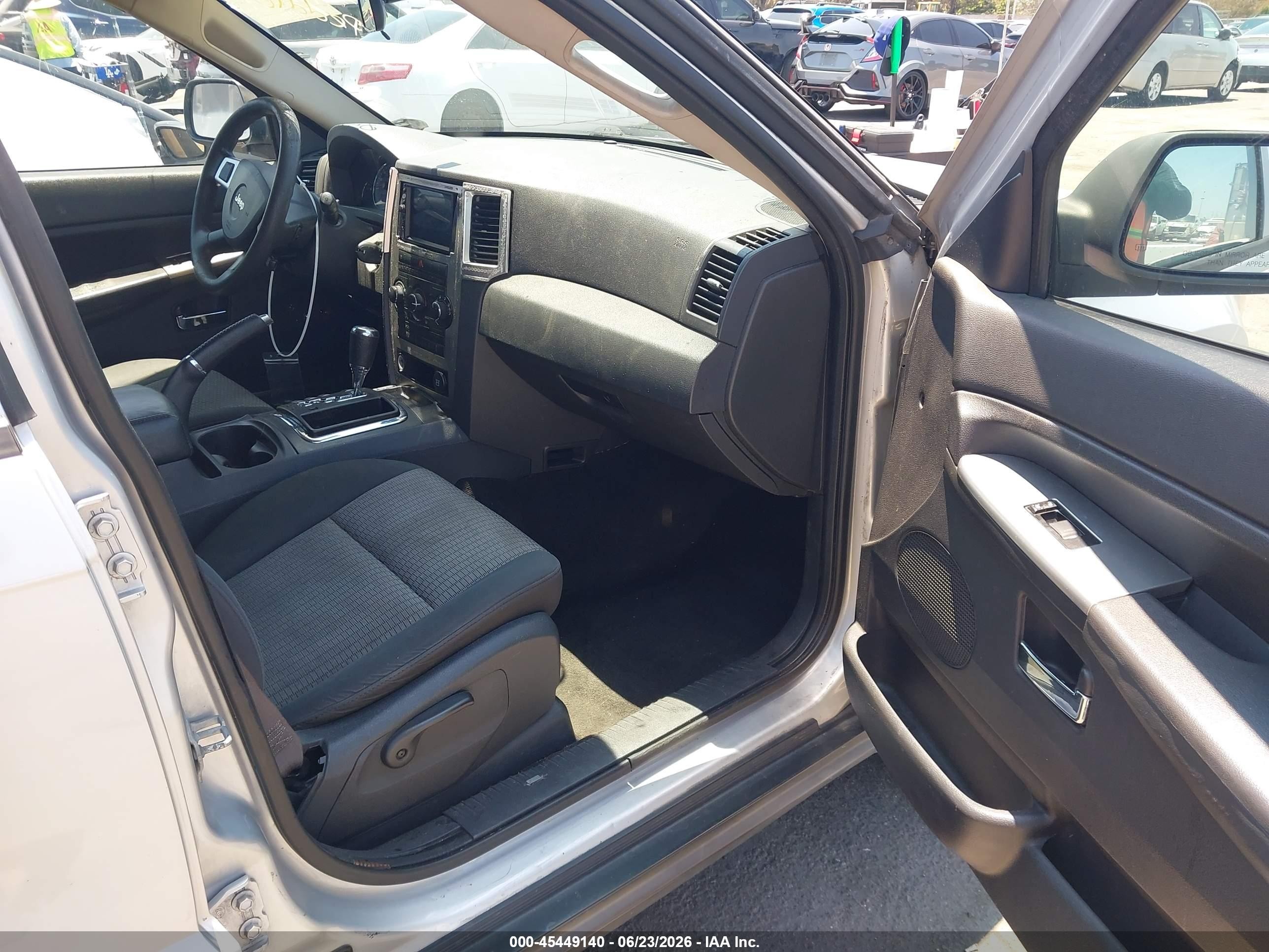 2010 Jeep Grand Cherokee Laredo Silver vin: 1J4PR4GK8AC104555