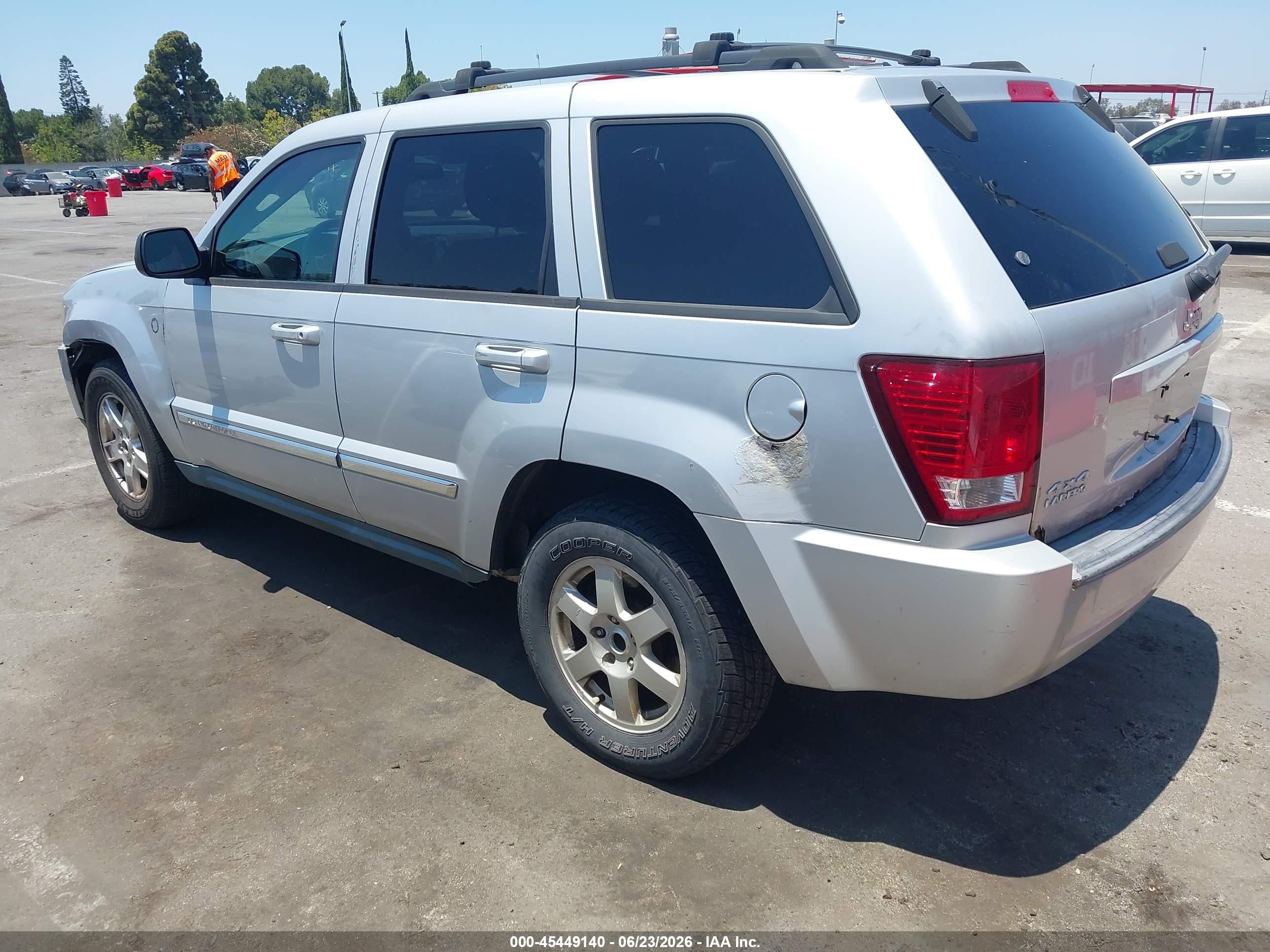 2010 Jeep Grand Cherokee Laredo Silver vin: 1J4PR4GK8AC104555