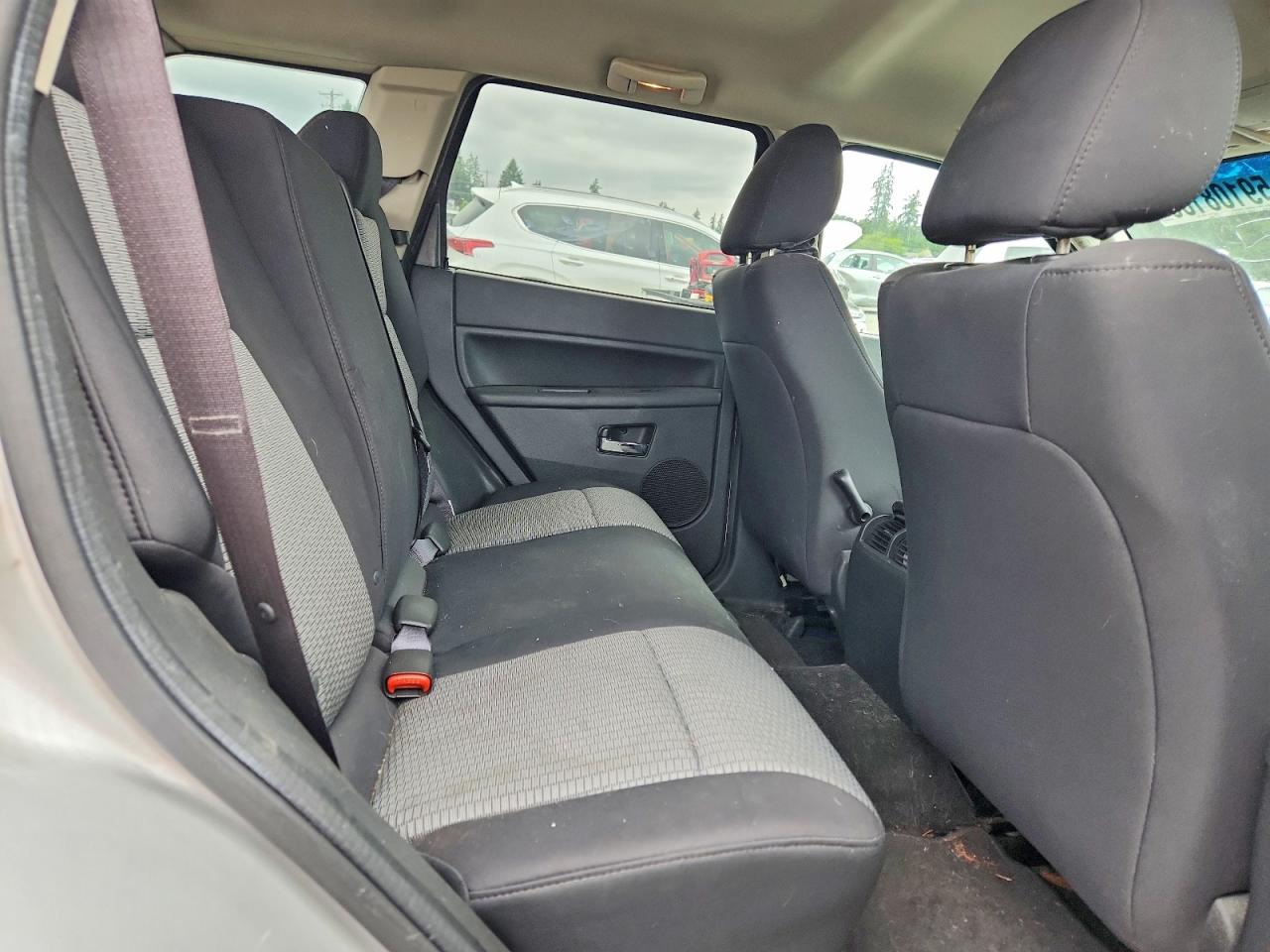 2010 Jeep Grand Cherokee Laredo Silver vin: 1J4PR4GK8AC119699