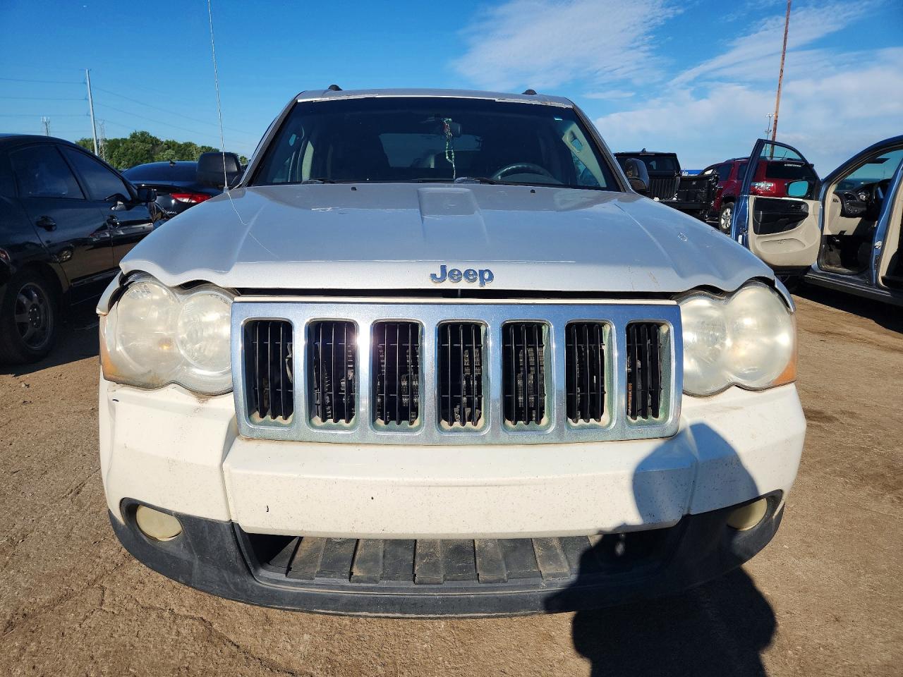 2010 Jeep Grand Cherokee Laredo Beige vin: 1J4PR4GK8AC127558