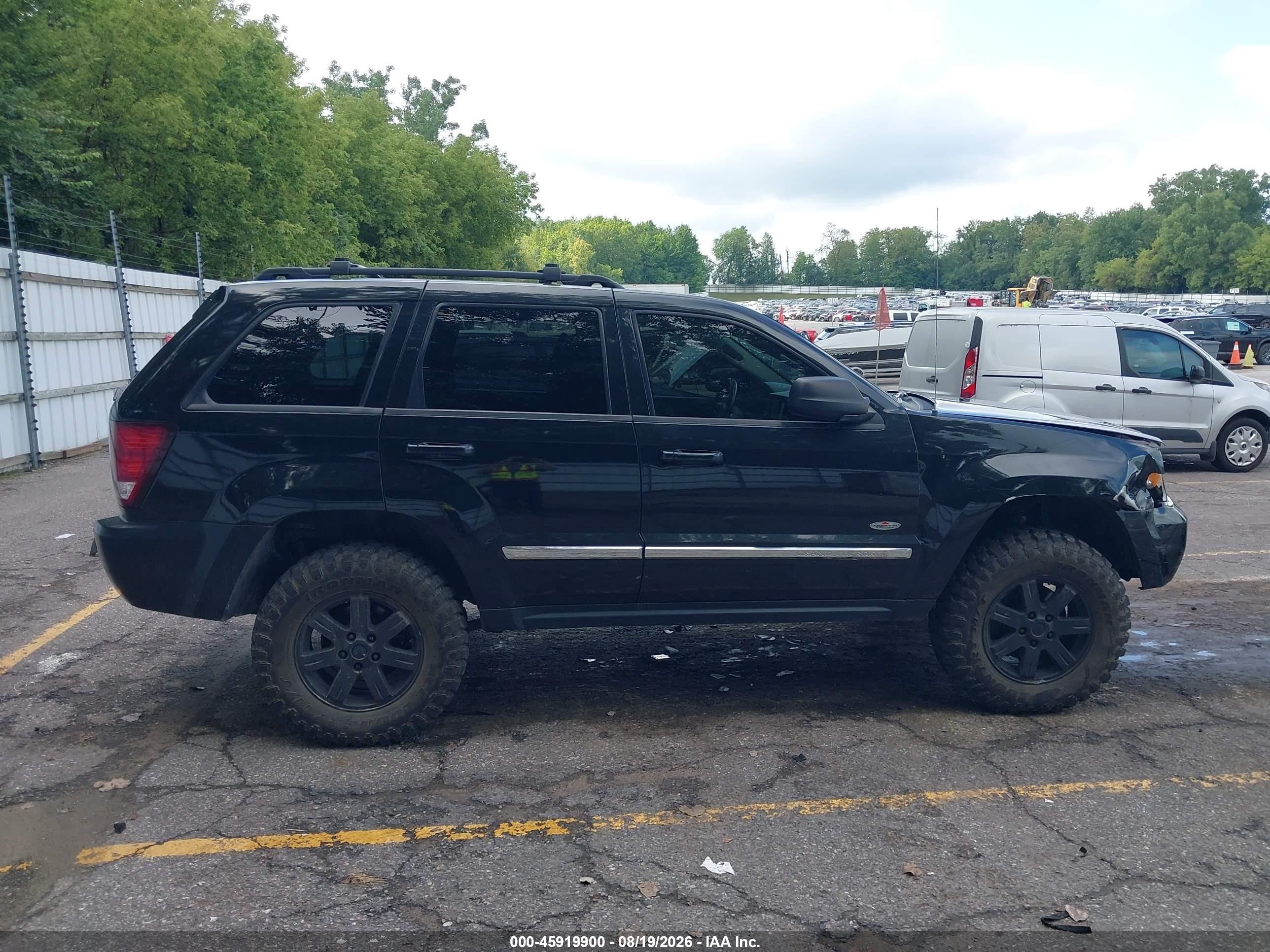 2010 Jeep Grand Cherokee Laredo Черный vin: 1J4PR4GK9AC115953