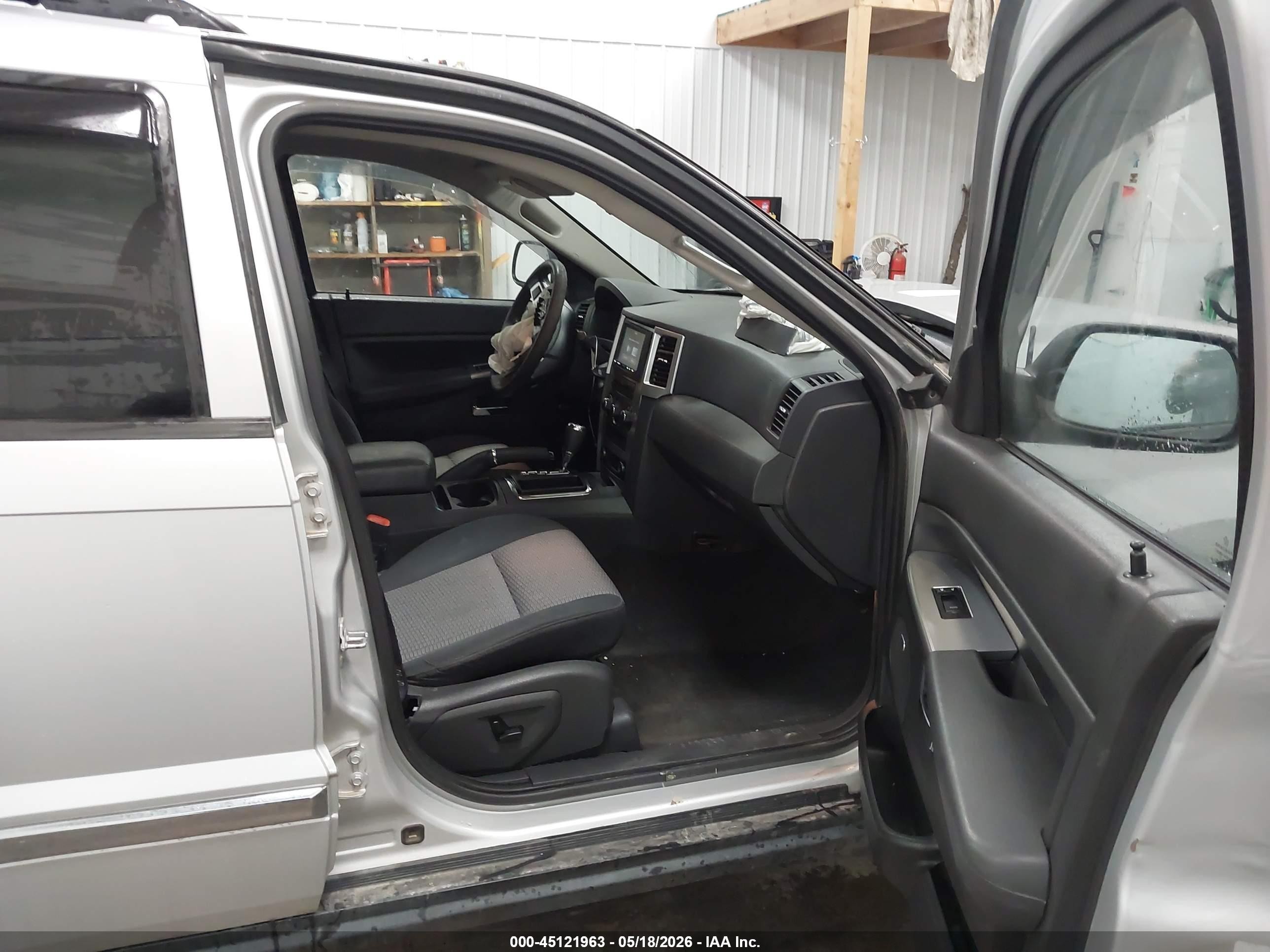 2010 Jeep Grand Cherokee Laredo Silver vin: 1J4PR4GK9AC127505