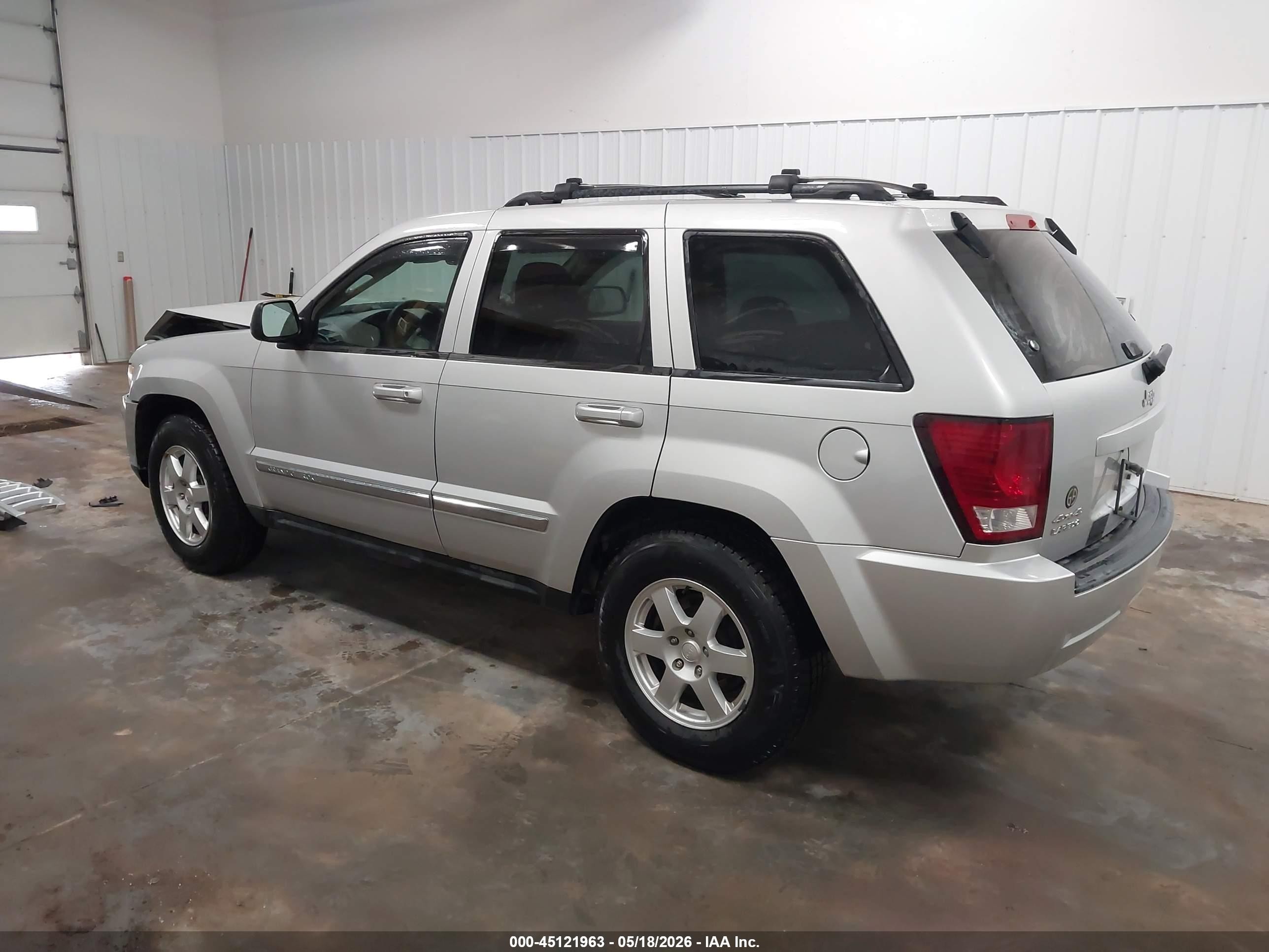 2010 Jeep Grand Cherokee Laredo Silver vin: 1J4PR4GK9AC127505