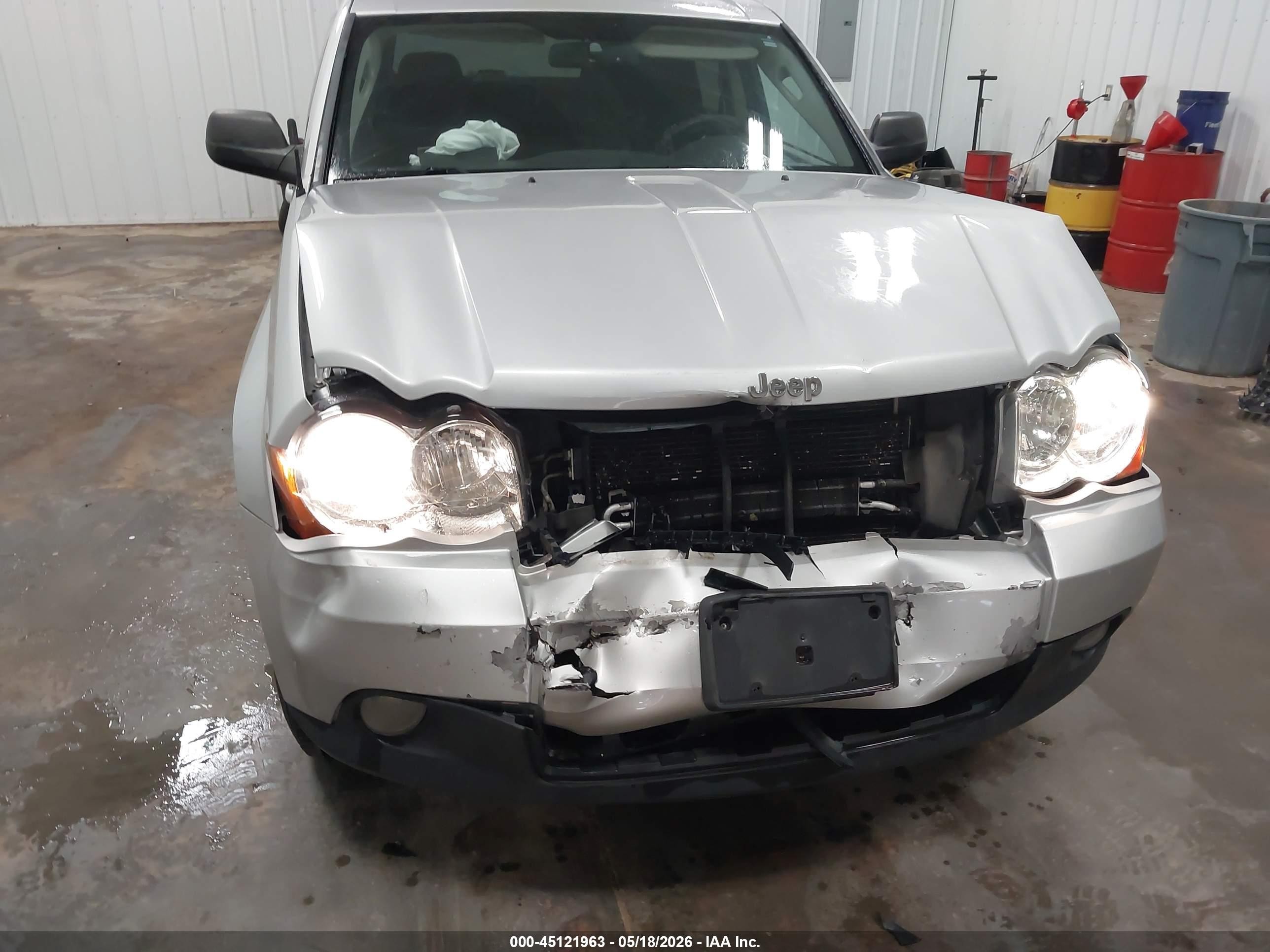 2010 Jeep Grand Cherokee Laredo Silver vin: 1J4PR4GK9AC127505