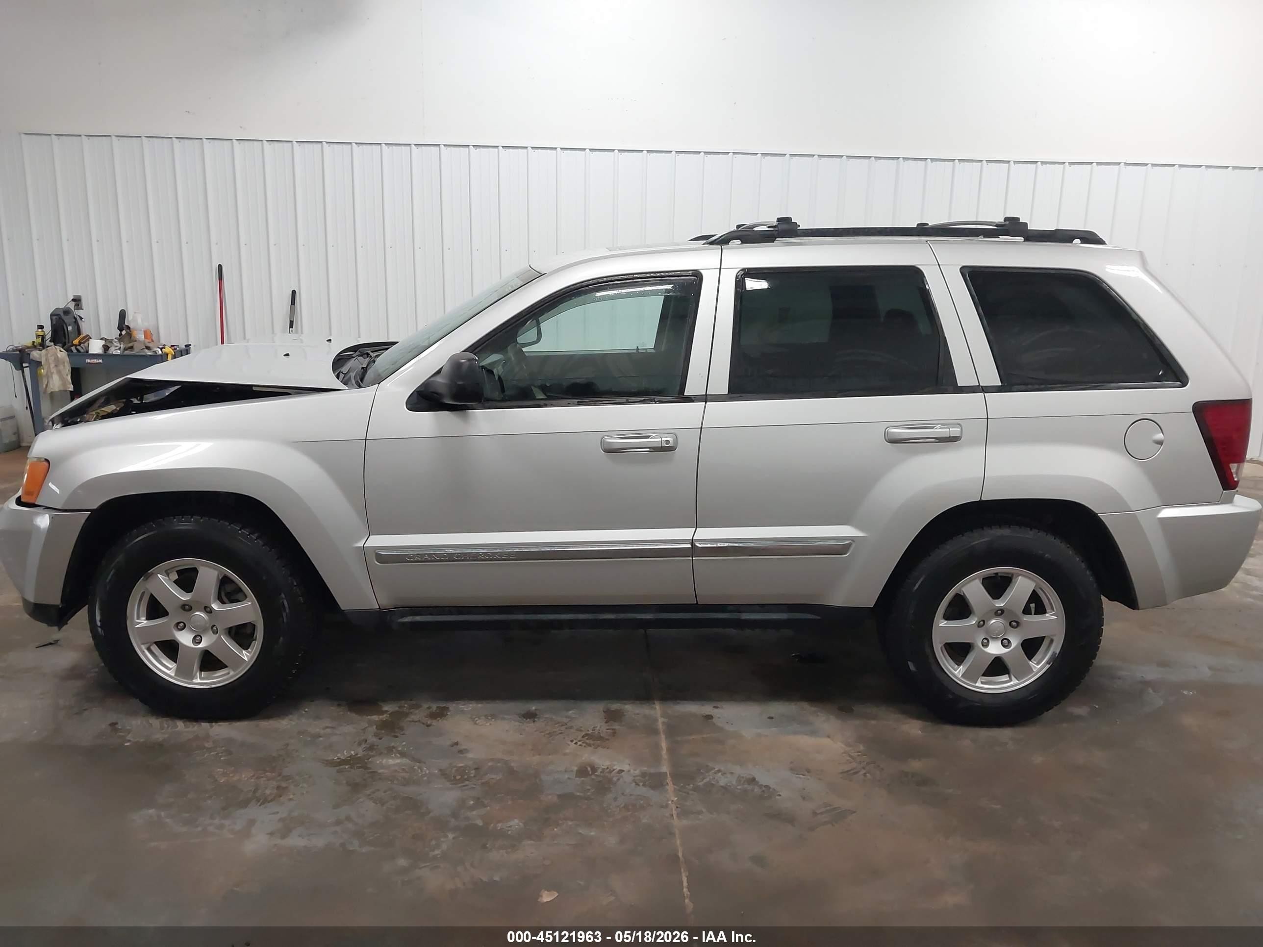 2010 Jeep Grand Cherokee Laredo Silver vin: 1J4PR4GK9AC127505
