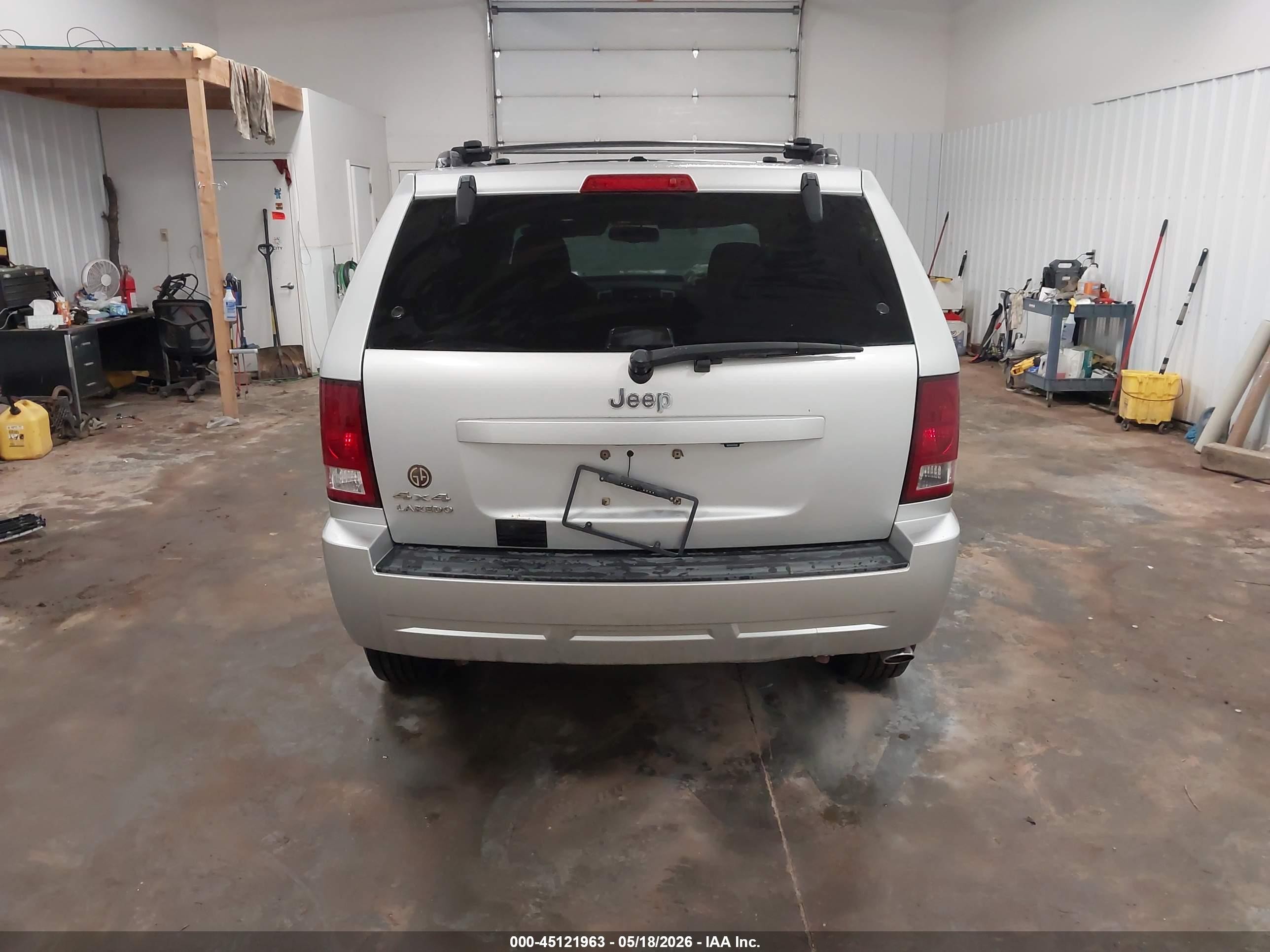 2010 Jeep Grand Cherokee Laredo Silver vin: 1J4PR4GK9AC127505