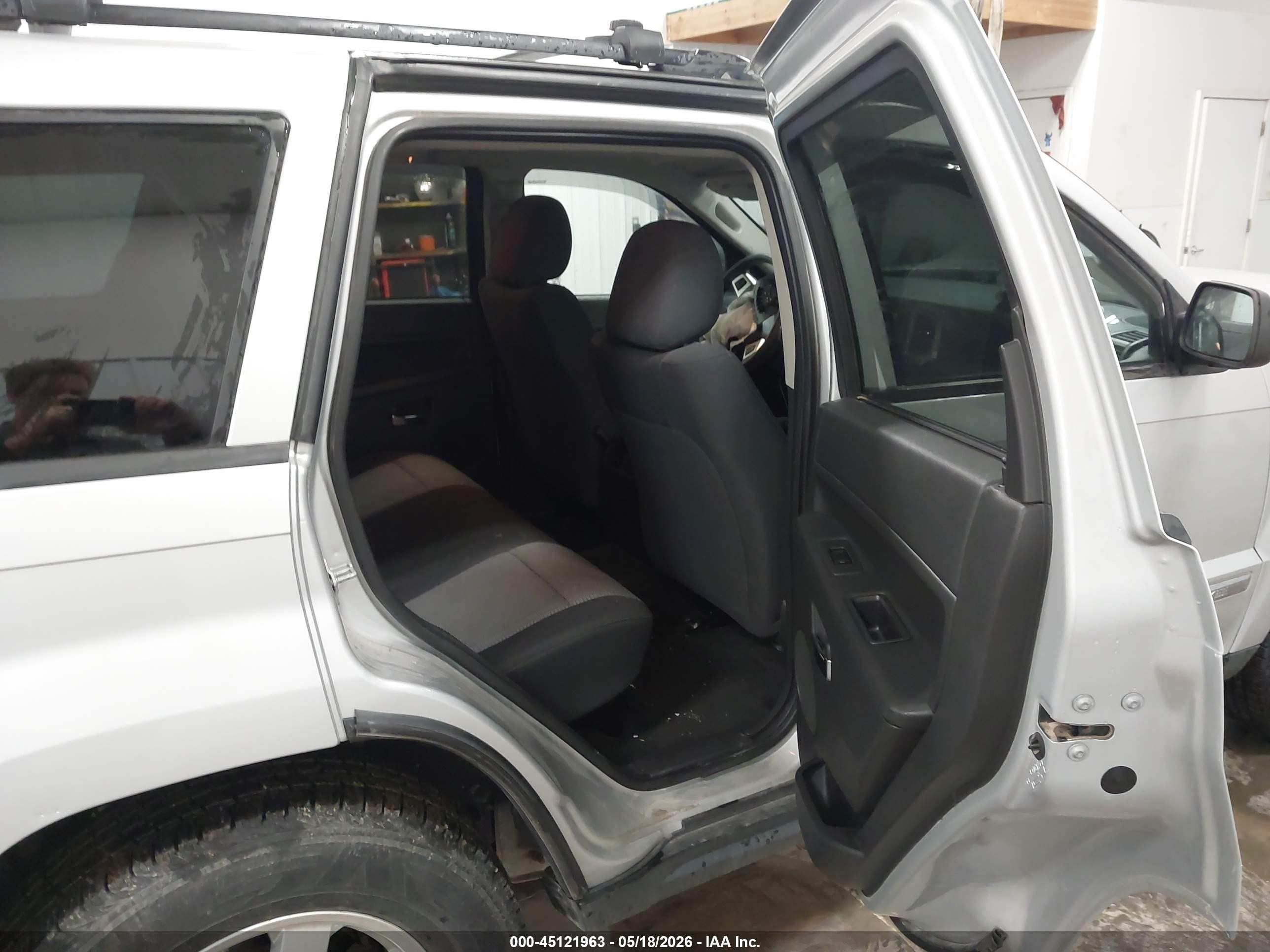 2010 Jeep Grand Cherokee Laredo Silver vin: 1J4PR4GK9AC127505
