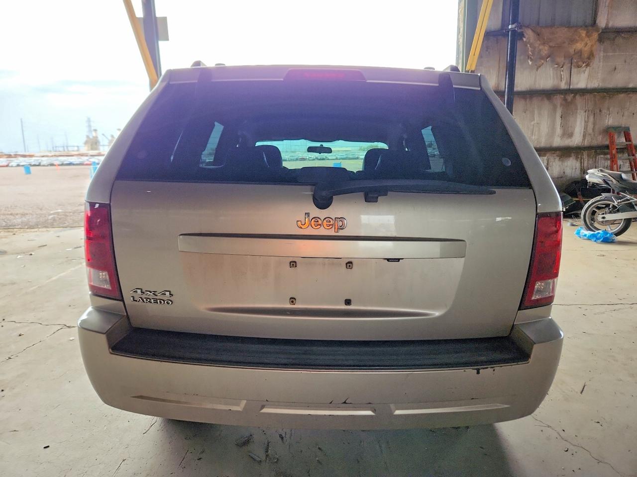 2010 Jeep Grand Cherokee Laredo Gray vin: 1J4PR4GKXAC100653