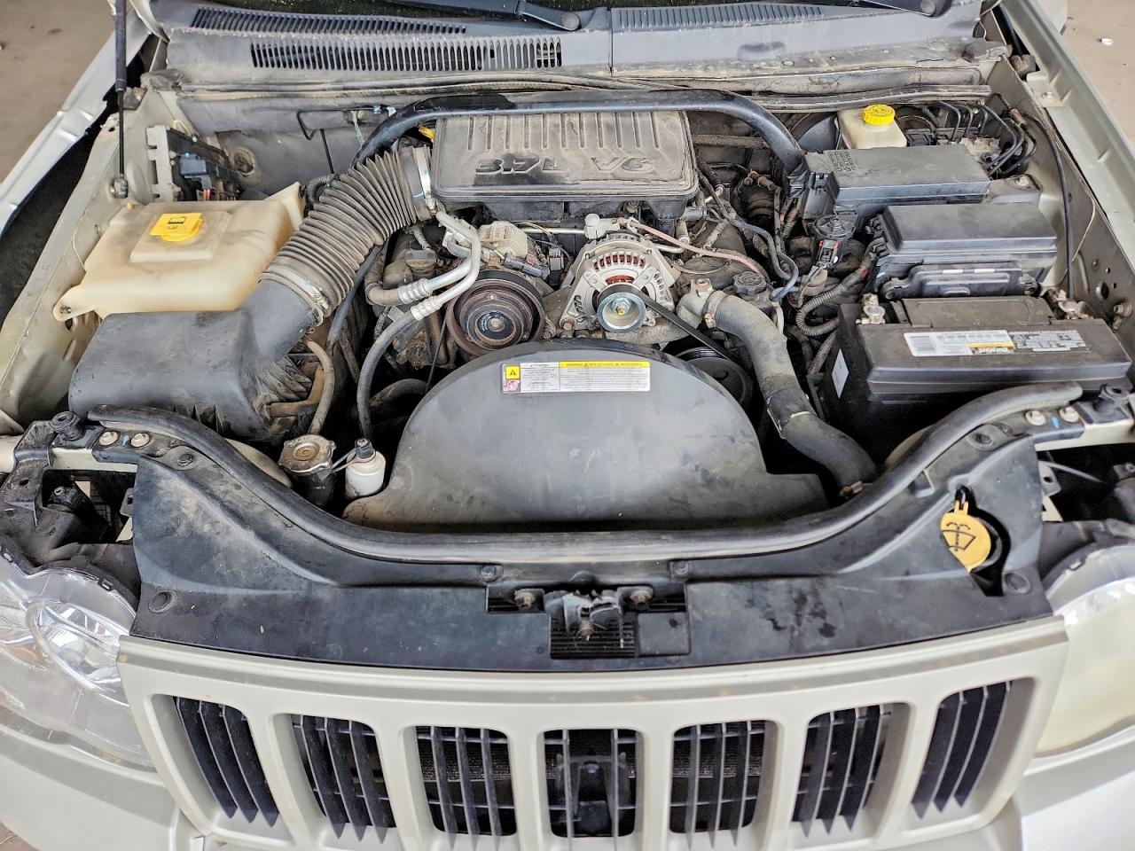 2010 Jeep Grand Cherokee Laredo Gray vin: 1J4PR4GKXAC100653