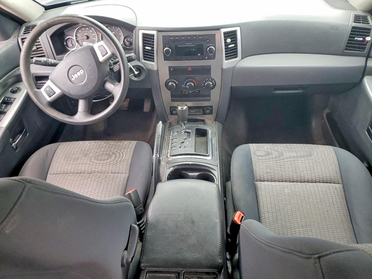 2010 Jeep Grand Cherokee Laredo Желто-коричневый vin: 1J4PR4GKXAC130753