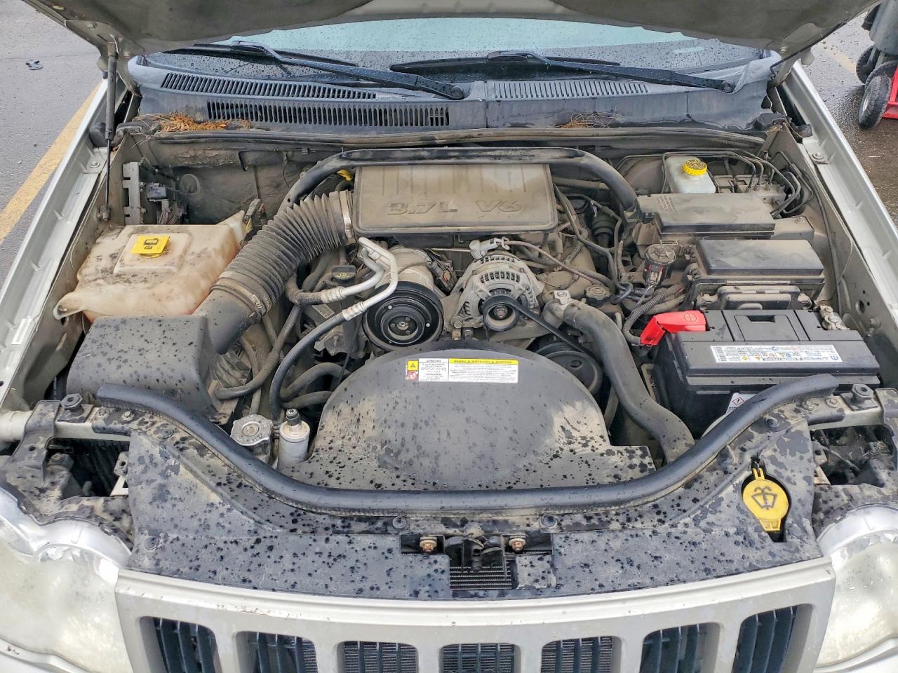 2010 Jeep Grand Cherokee Laredo Желто-коричневый vin: 1J4PR4GKXAC130753