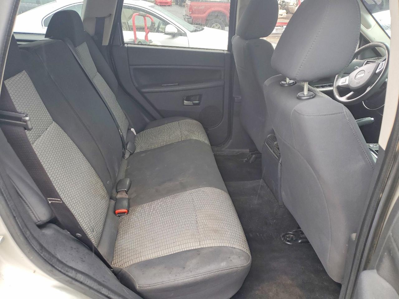 2010 Jeep Grand Cherokee Laredo Желто-коричневый vin: 1J4PR4GKXAC130753
