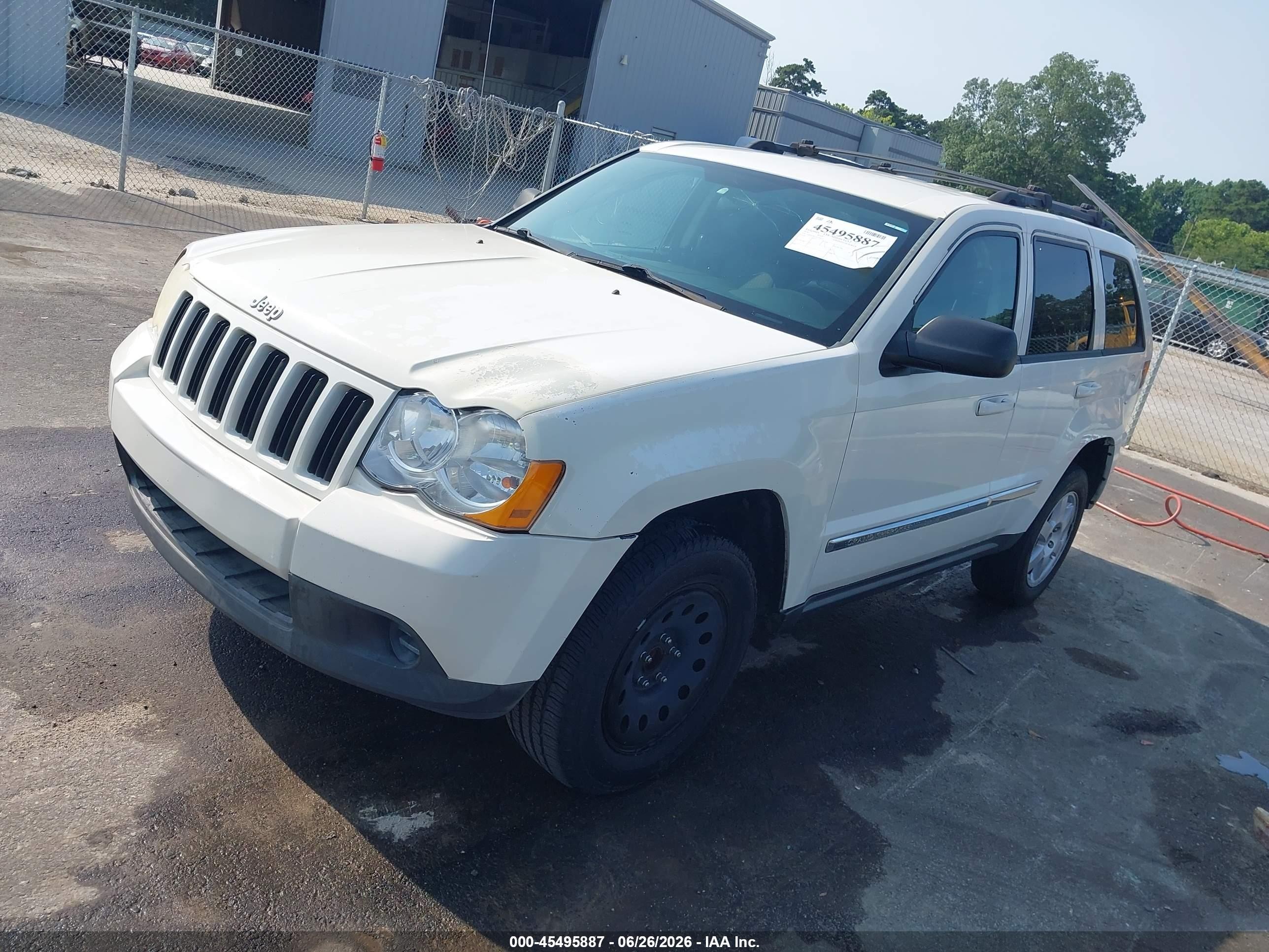 2010 Jeep Grand Cherokee Laredo Белый vin: 1J4PS4GK1AC156422