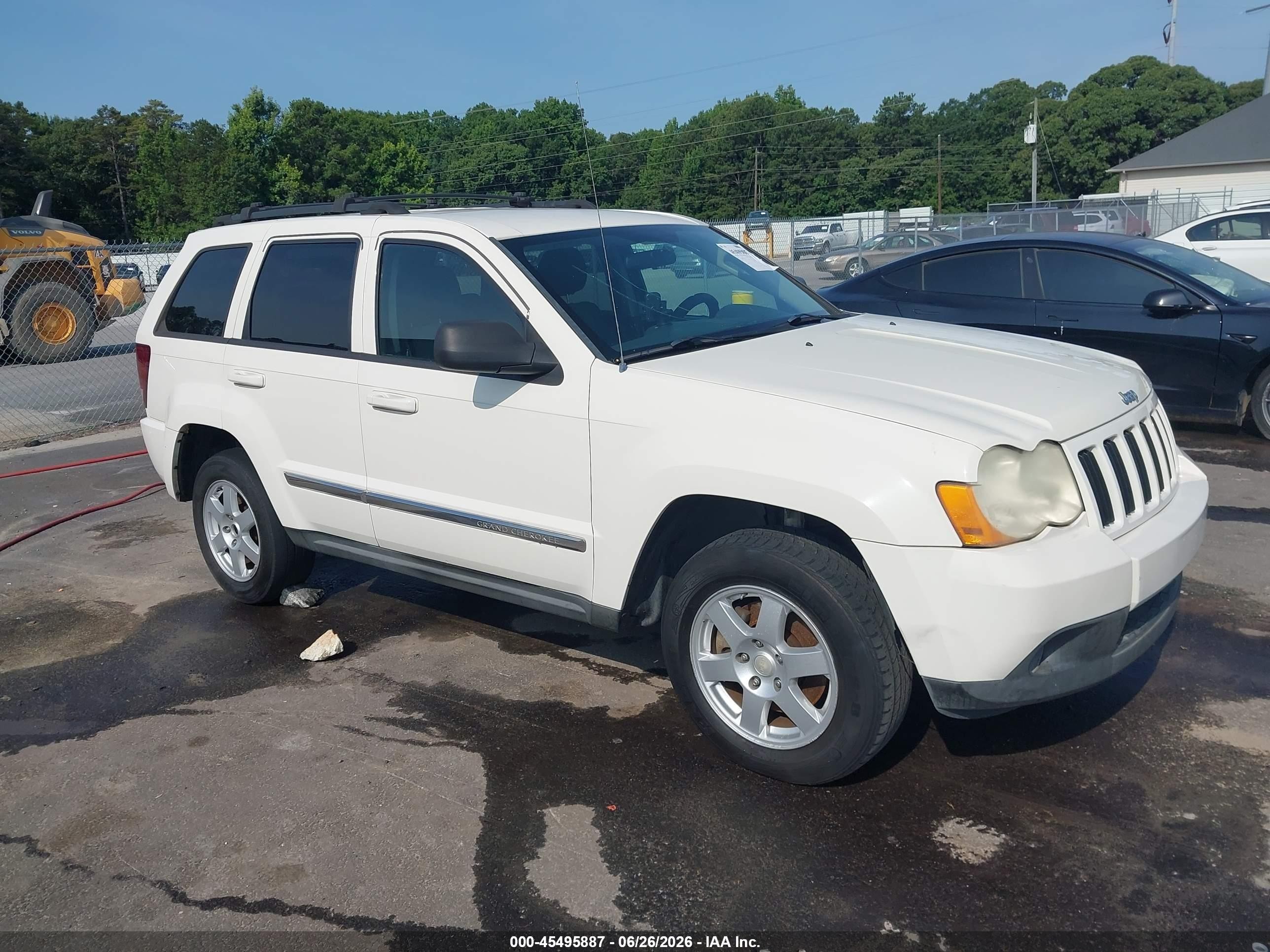 2010 Jeep Grand Cherokee Laredo Белый vin: 1J4PS4GK1AC156422